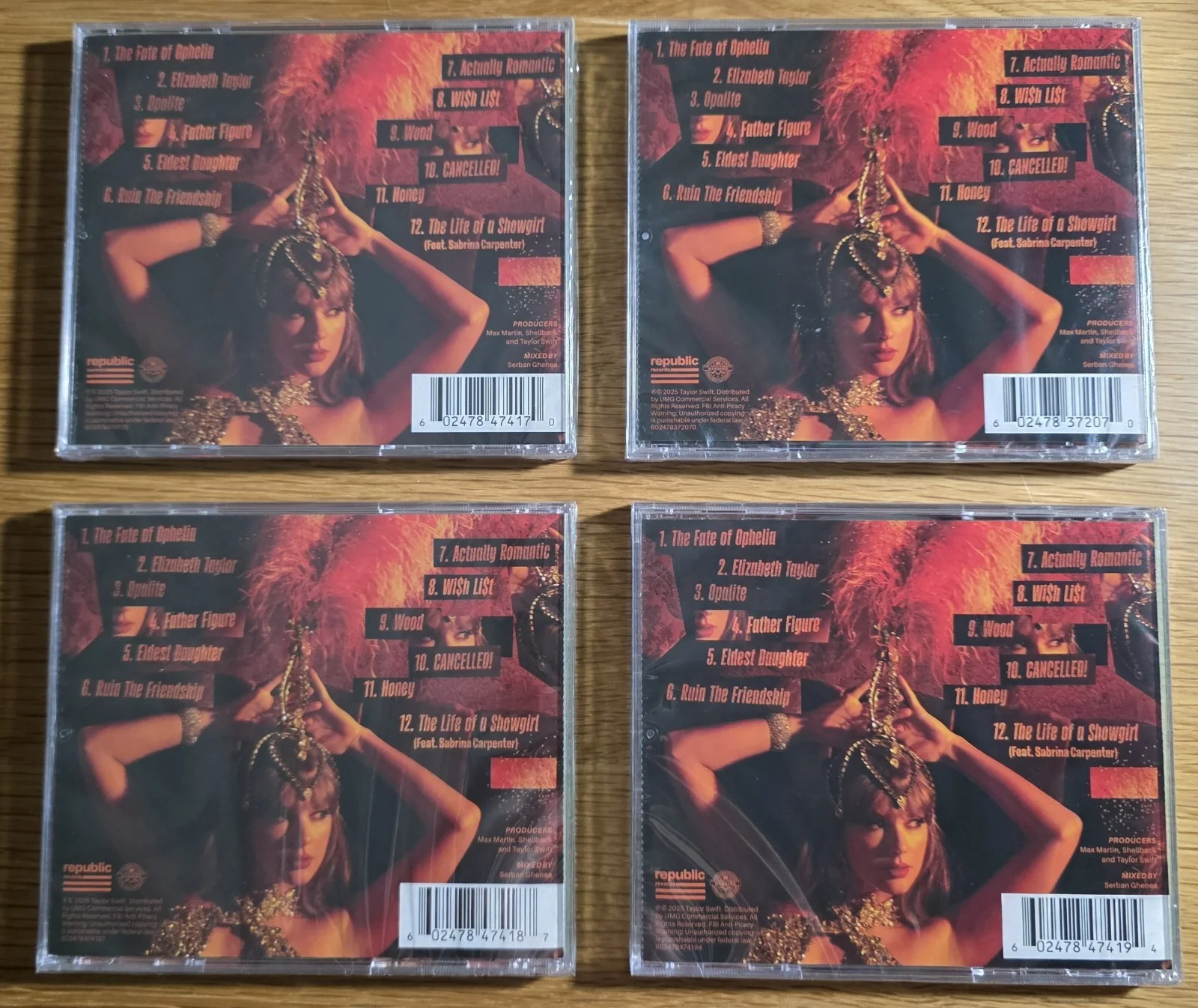 (New/Sealed) Taylor Swift The Life of a Showgirl CDs w/ Signed Photo (Set of 4), изображение 2