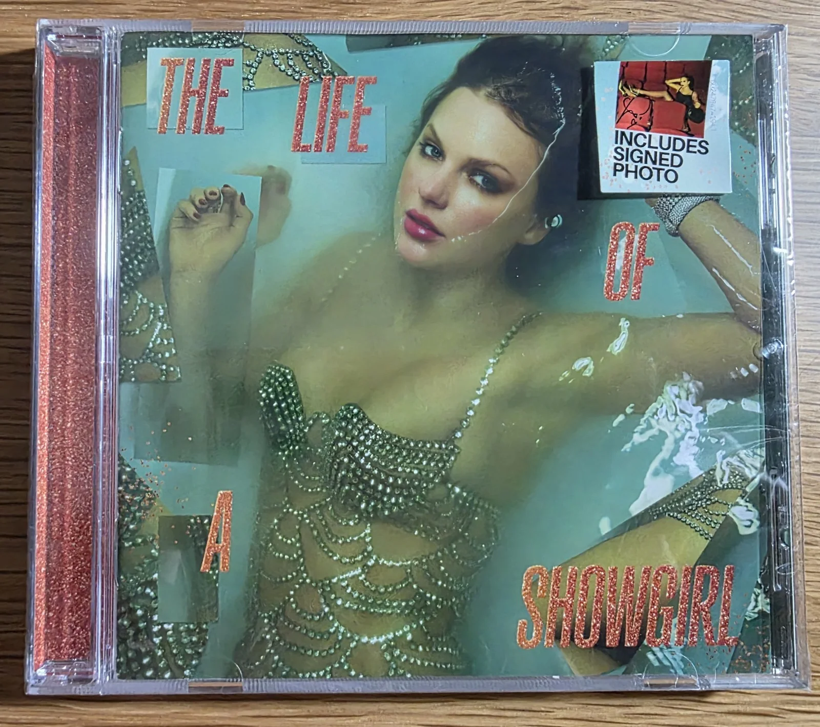 (New/Sealed) Taylor Swift The Life of a Showgirl CDs w/ Signed Photo (Set of 4), изображение 3