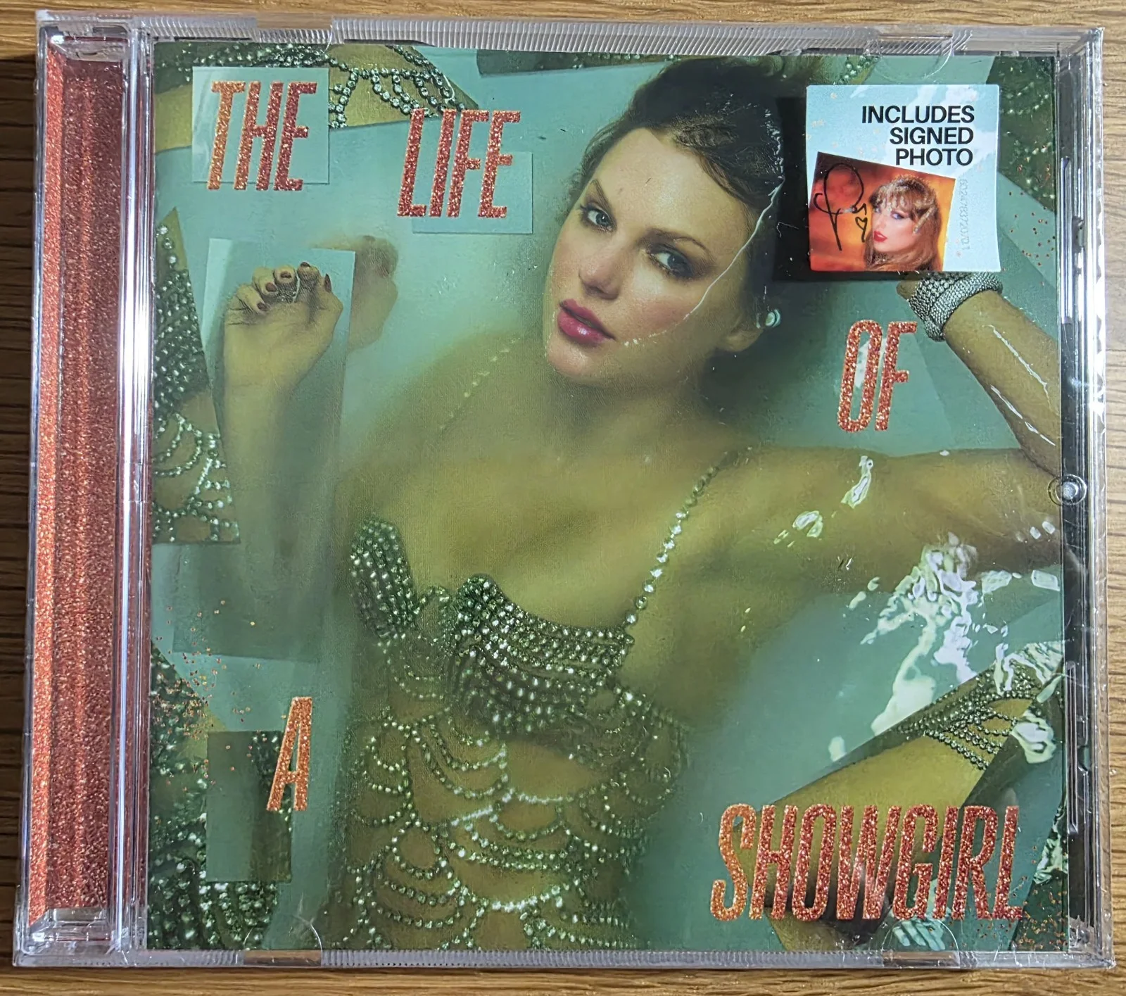 (New/Sealed) Taylor Swift The Life of a Showgirl CDs w/ Signed Photo (Set of 4), изображение 4