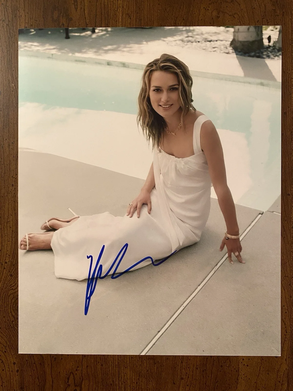 Keira Knightley — Keira Knightley Signed Autographed Photo With COA Pirates Of The Caribbean Pride