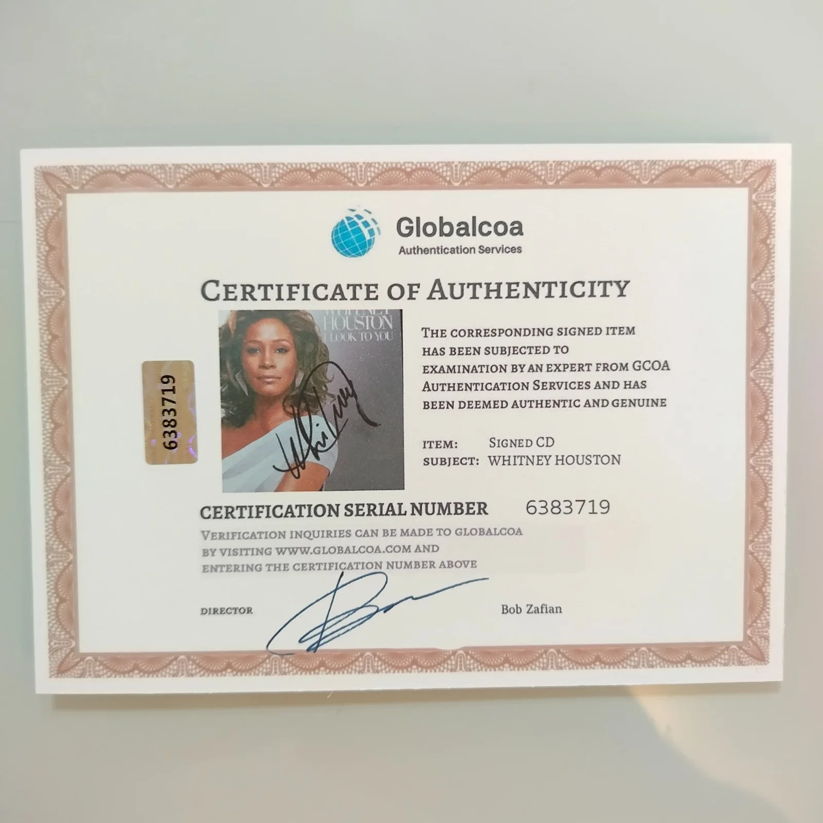 Whitney Houston Signed I Look To You CD Cover With COA, изображение 3