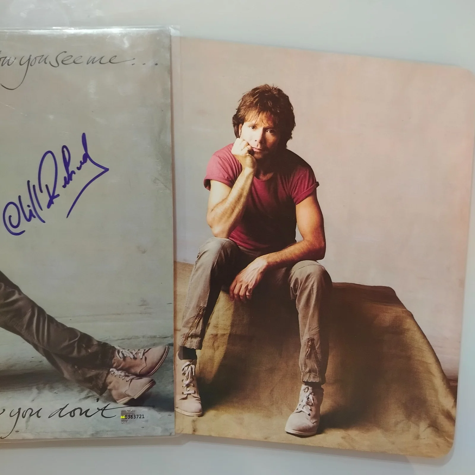 Cliff Richard Signed Now You See Me, Now You Don’t Album Cover + COA, изображение 3