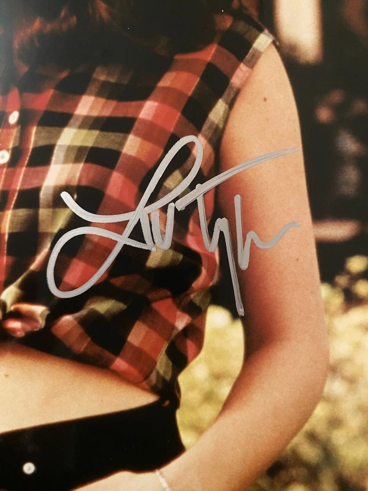 Liv Tyler — Liv Tyler Signed Autographed Photo With COA Empire Records That Thing You Do, изображение 2
