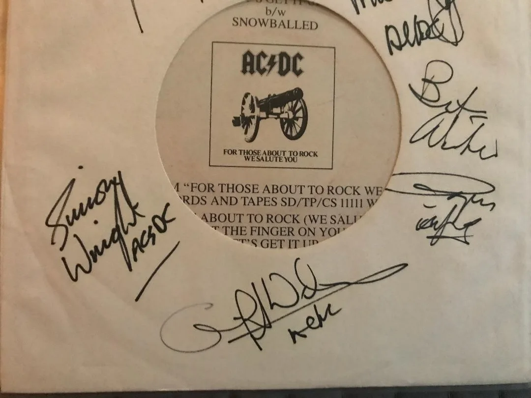 AC DC FULLY SIGNED LET'S GET IT UP 45 RECORD X5 SIGNED IN 1983 NICE SIGNATURES!!, image 3