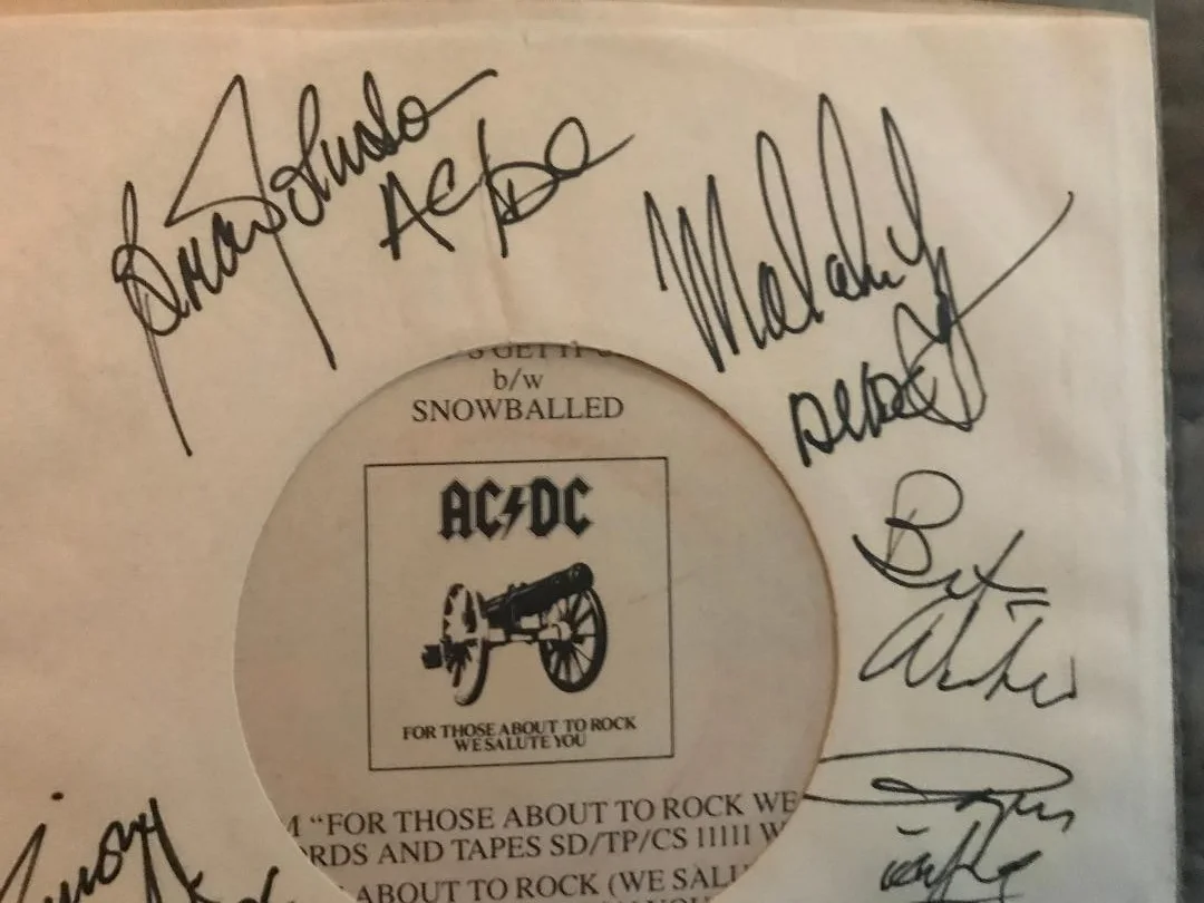 AC DC FULLY SIGNED LET'S GET IT UP 45 RECORD X5 SIGNED IN 1983 NICE SIGNATURES!!, image 4