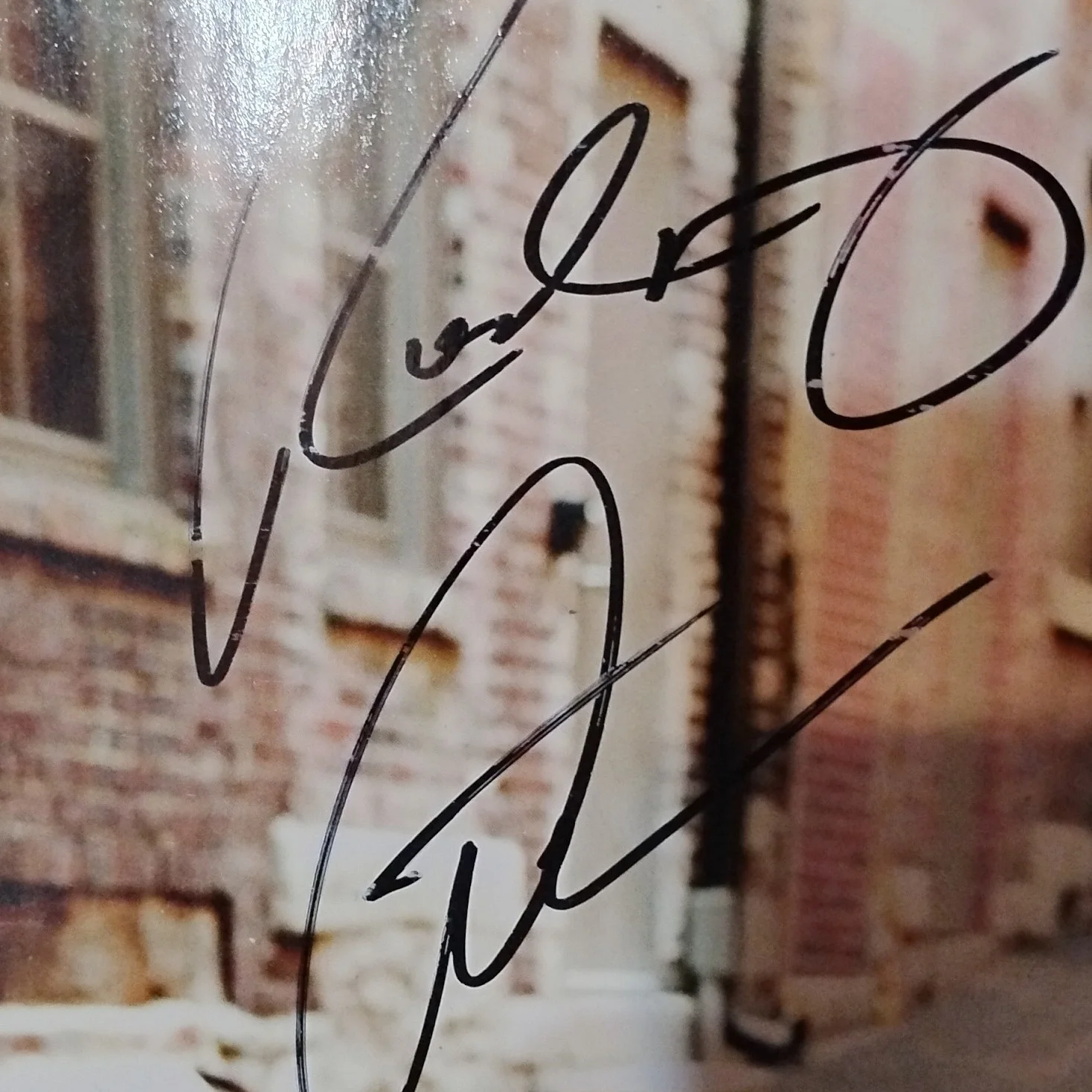 Original Signed Photograph of Person in Alley, Movies Industry, изображение 2