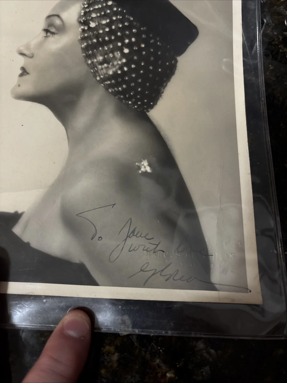 Vintage Gloria Swanson Autographed Studio Photograph 8.5x11, изображение 2