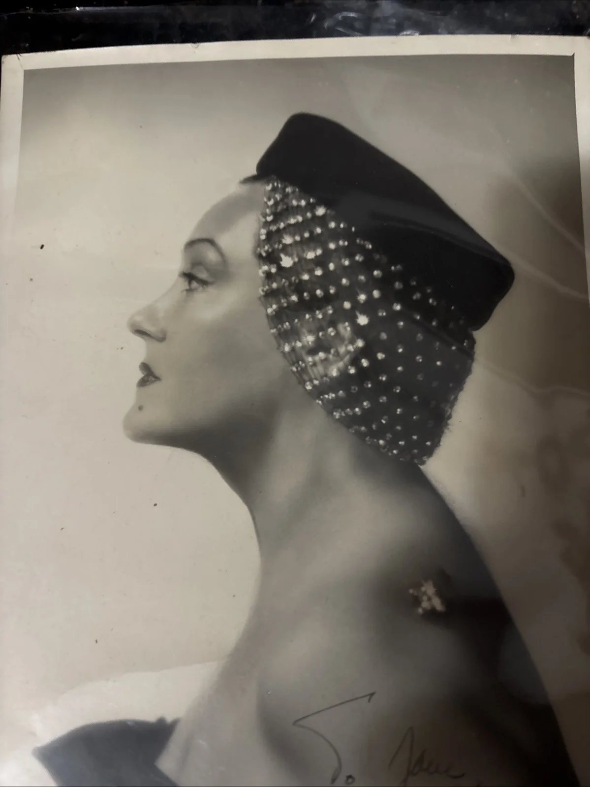 Vintage Gloria Swanson Autographed Studio Photograph 8.5x11, изображение 3