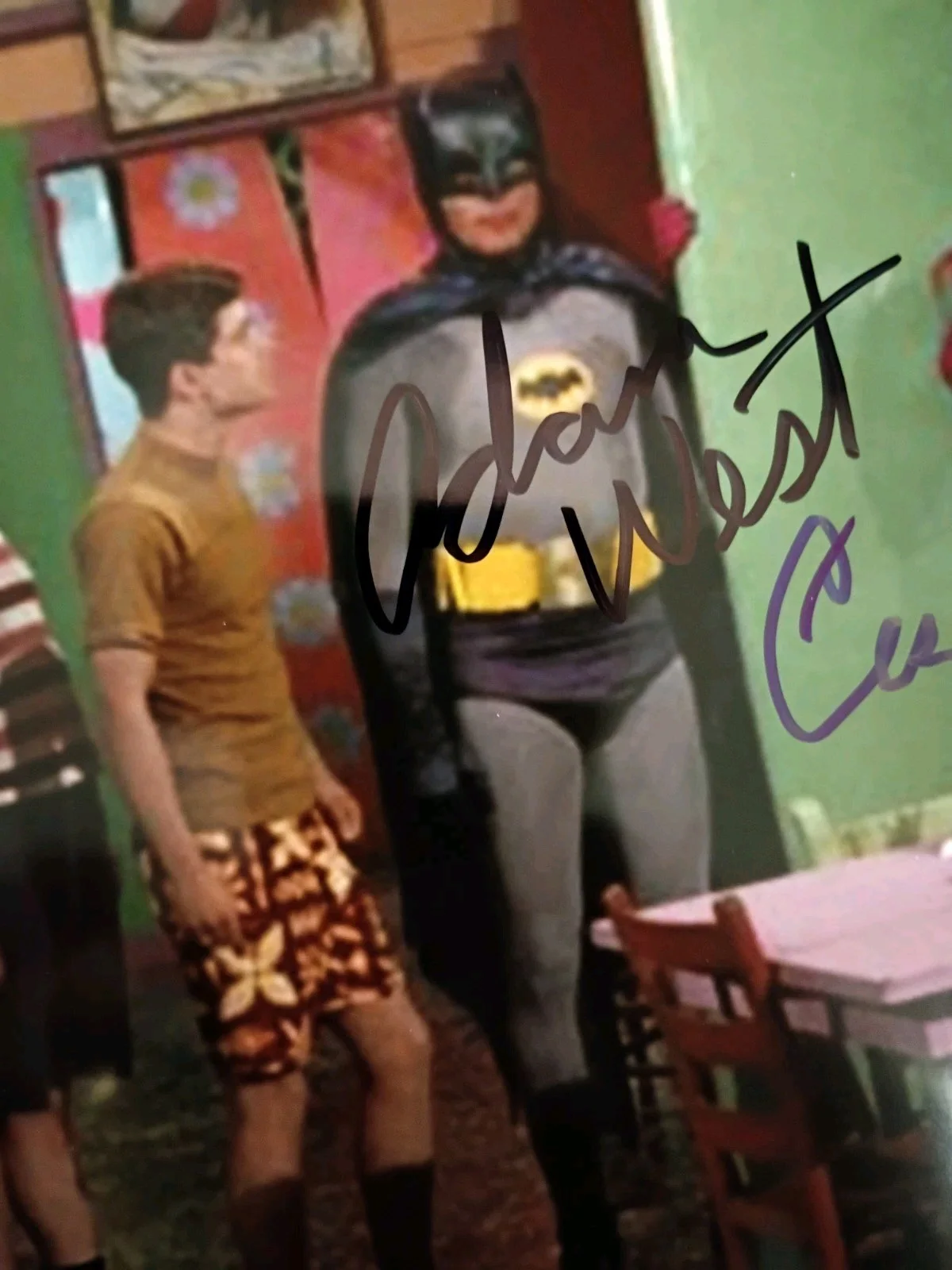 Adam West / Cesar Romero — Adam West / Cesar Romero Batman Signed 8x10 COA W/Matching Numbered Sticker, изображение 2