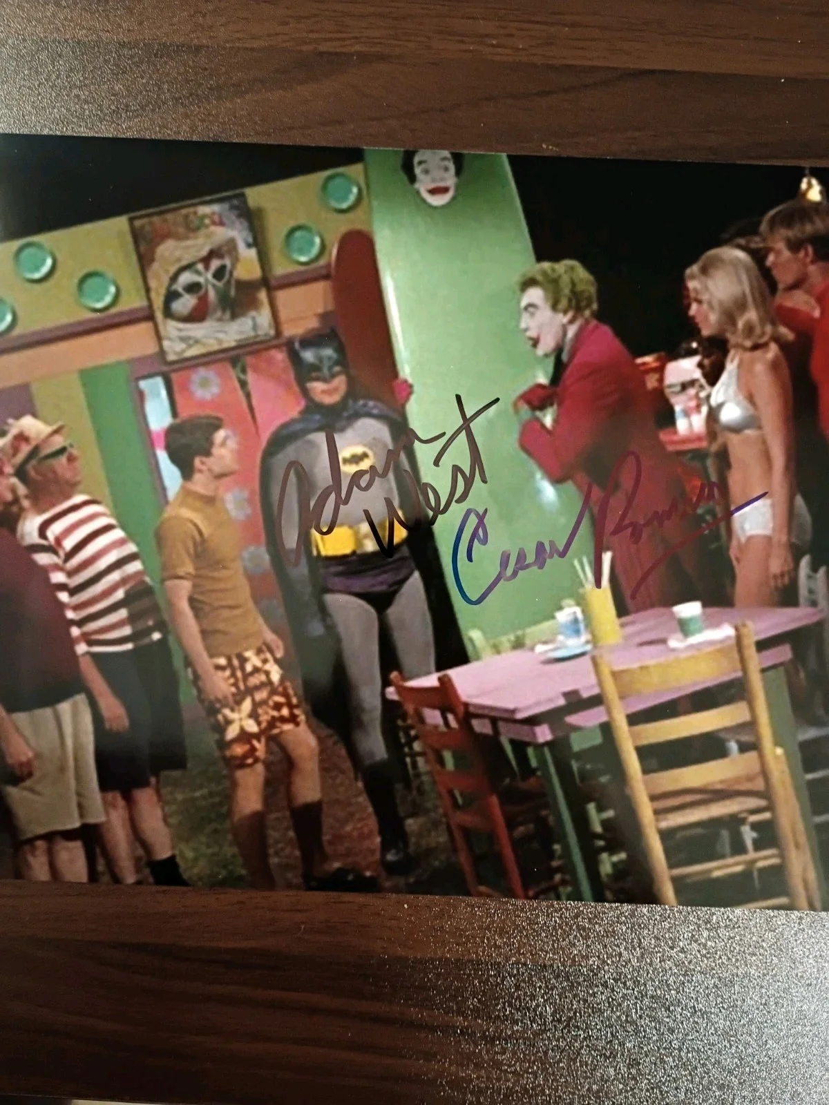 Adam West / Cesar Romero — Adam West / Cesar Romero Batman Signed 8x10 COA W/Matching Numbered Sticker, изображение 4