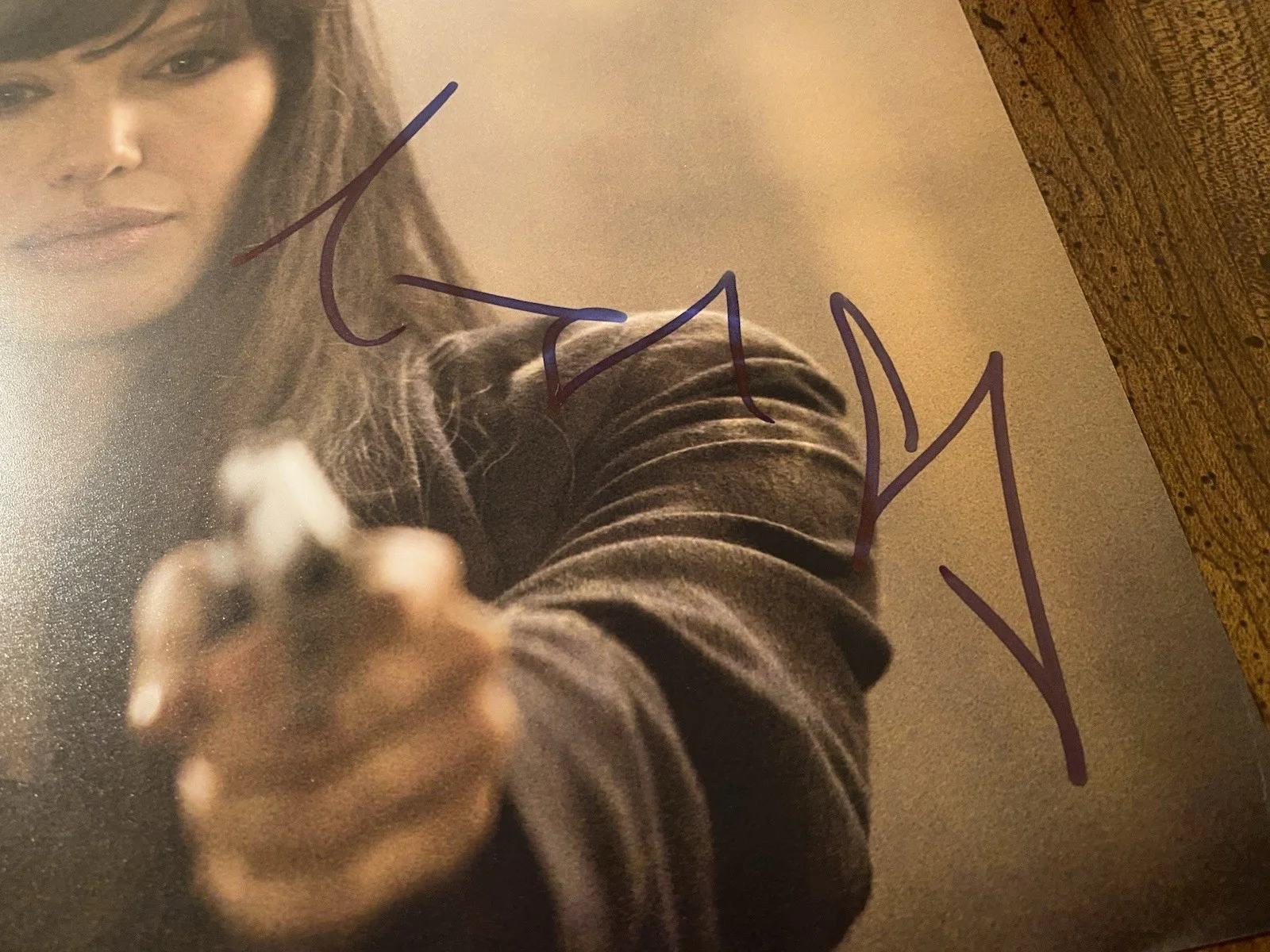 Angelina Jolie — Angelina Jolie Signed Autographed Photo With COA Me And Mrs Smith, image 3