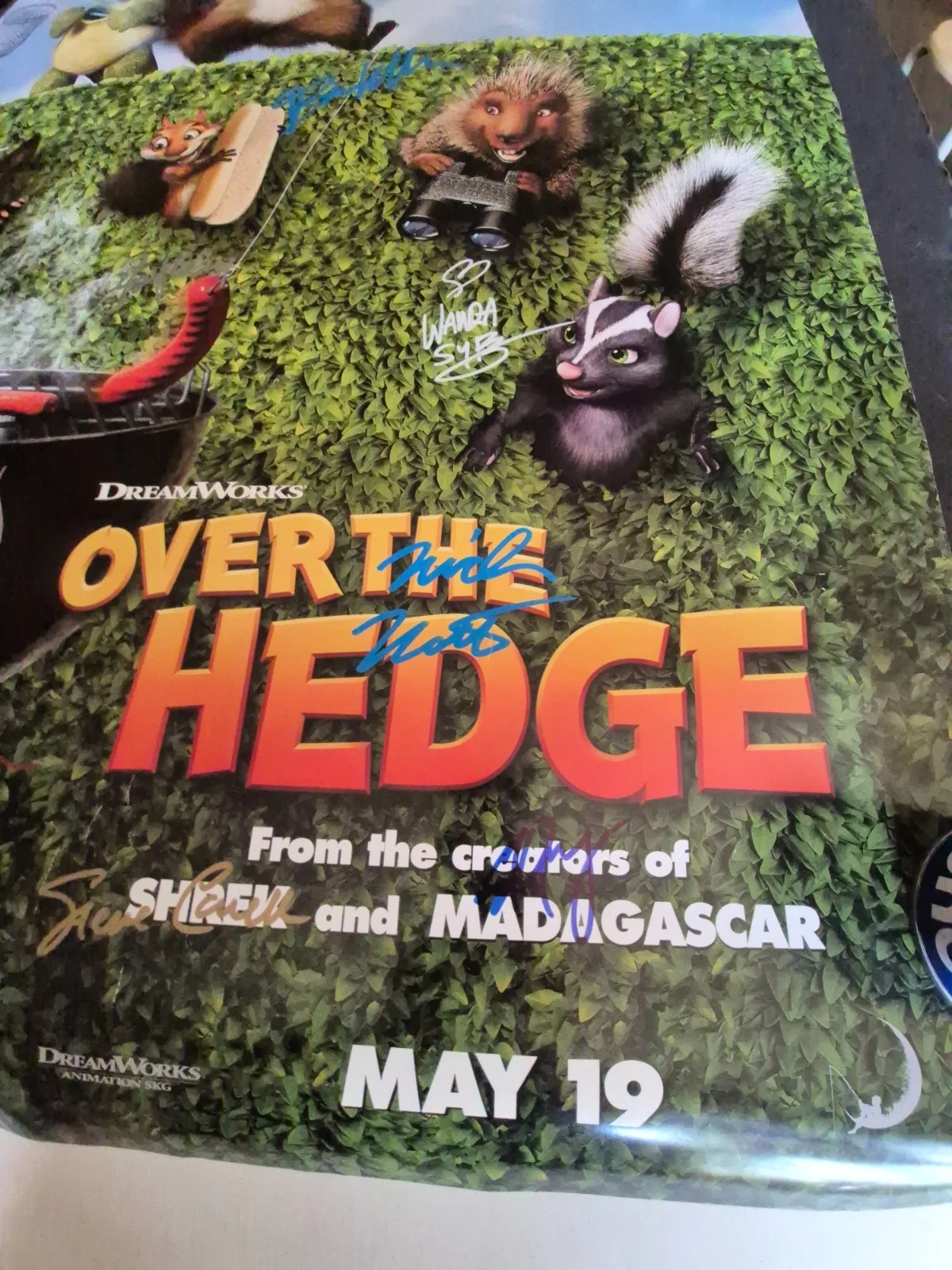 SEE BELOW — OVER THE HEDGE-BRUCE WILLIS CAST SIGNED-THE MOVIE TPOSTER-w/COA ekim, image 2