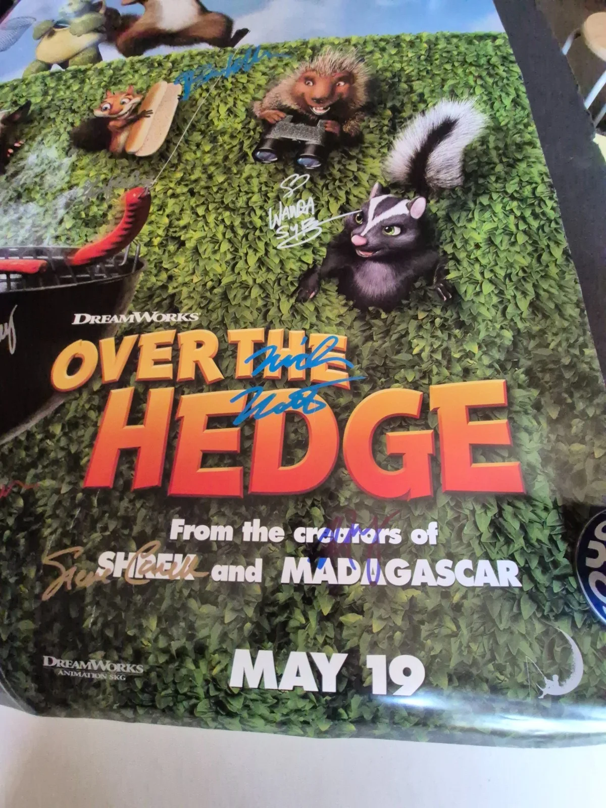 SEE BELOW — OVER THE HEDGE-BRUCE WILLIS CAST SIGNED-THE MOVIE TPOSTER-w/COA ekim, image 3