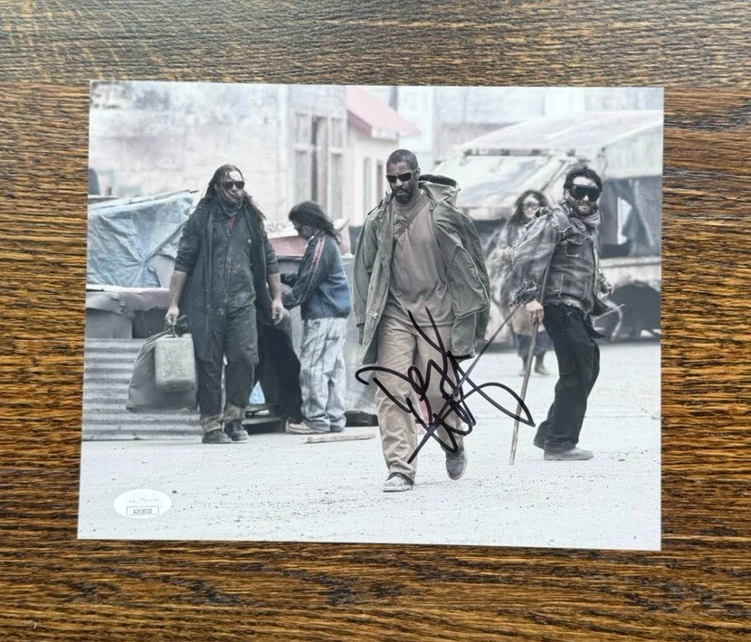 Denzel Washington — DENZEL WASHINGTON Signed THE BOOK OF ELI 8x10 Autograph Photo - JSA COA, image 2