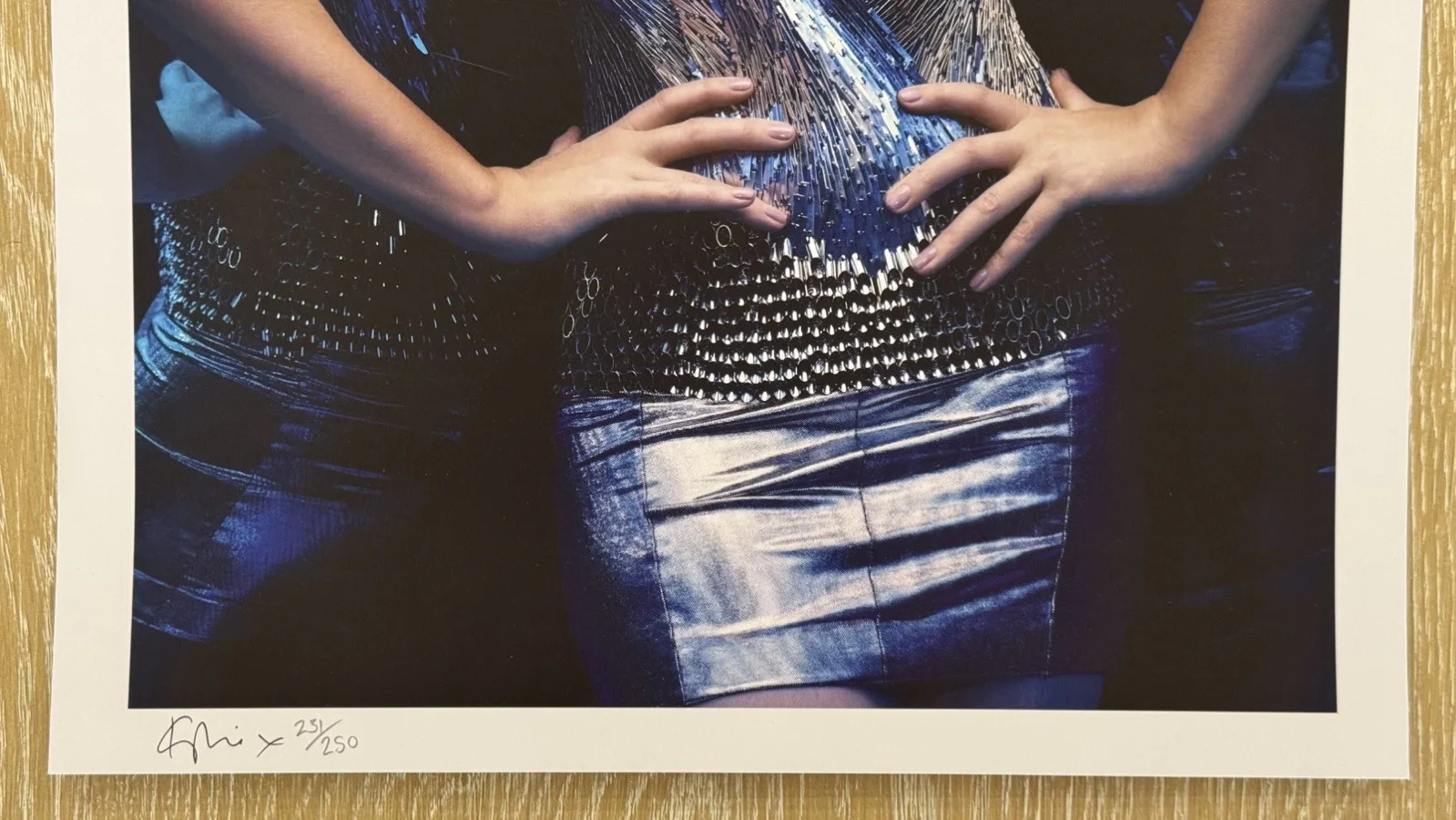 SIGNED & NUMBERED Kylie Minogue Christmas Aphrodite Lithograph Poster #231/250, изображение 2