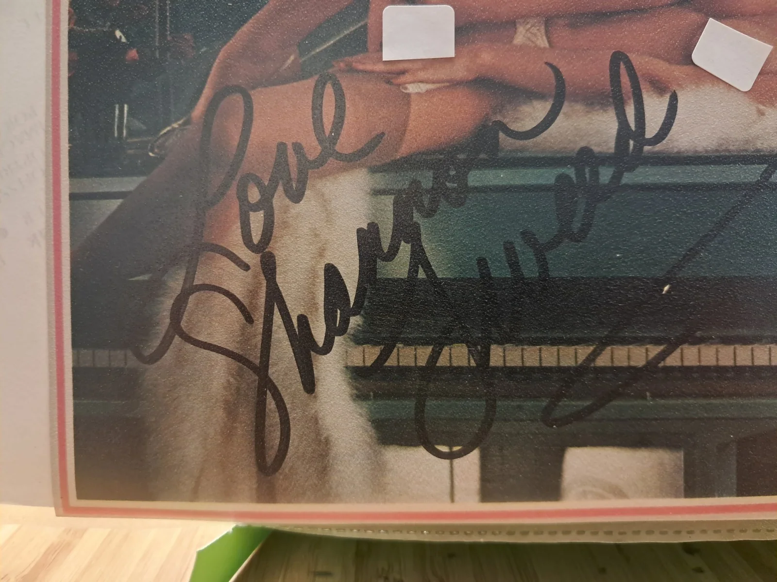 Shannon Tweed Autographed Vintage Photo Page, изображение 2