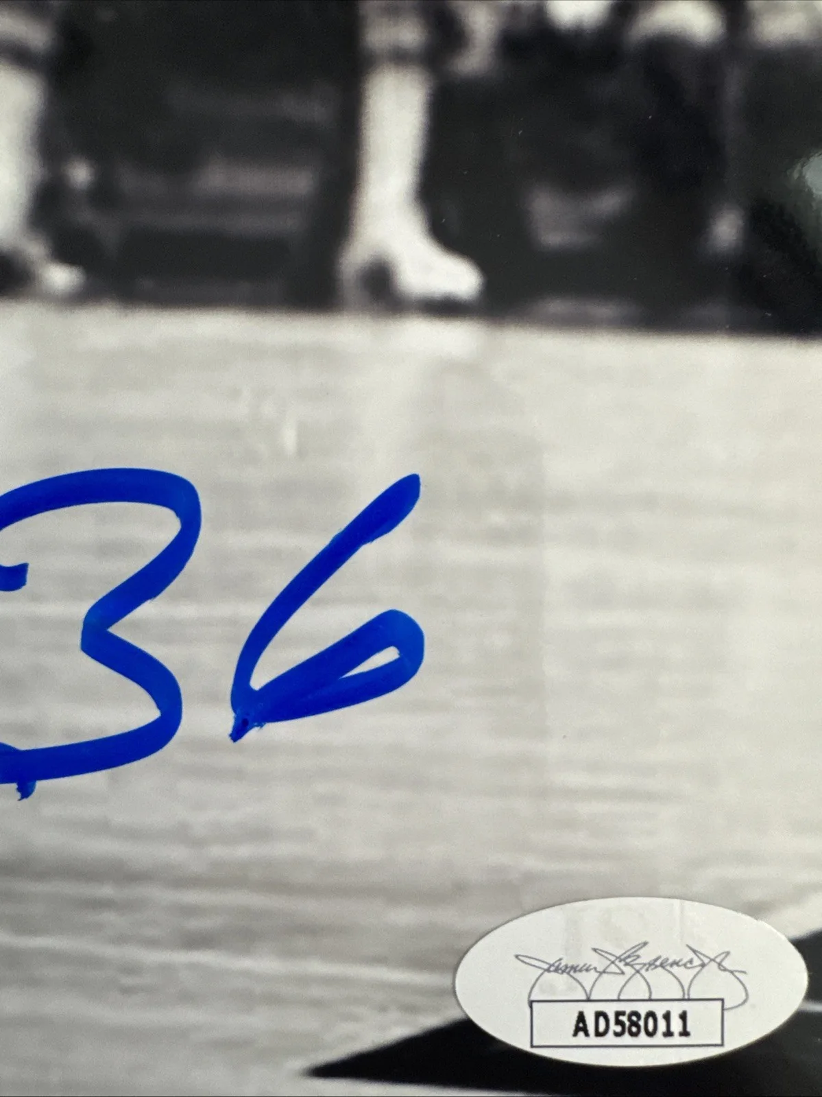 Meadowlark Lemon — MEADOWLARK LEMON HARLEM GLOBETROTTERS Signed AUTOGRAPHED 8X10 Photo JSA, изображение 2