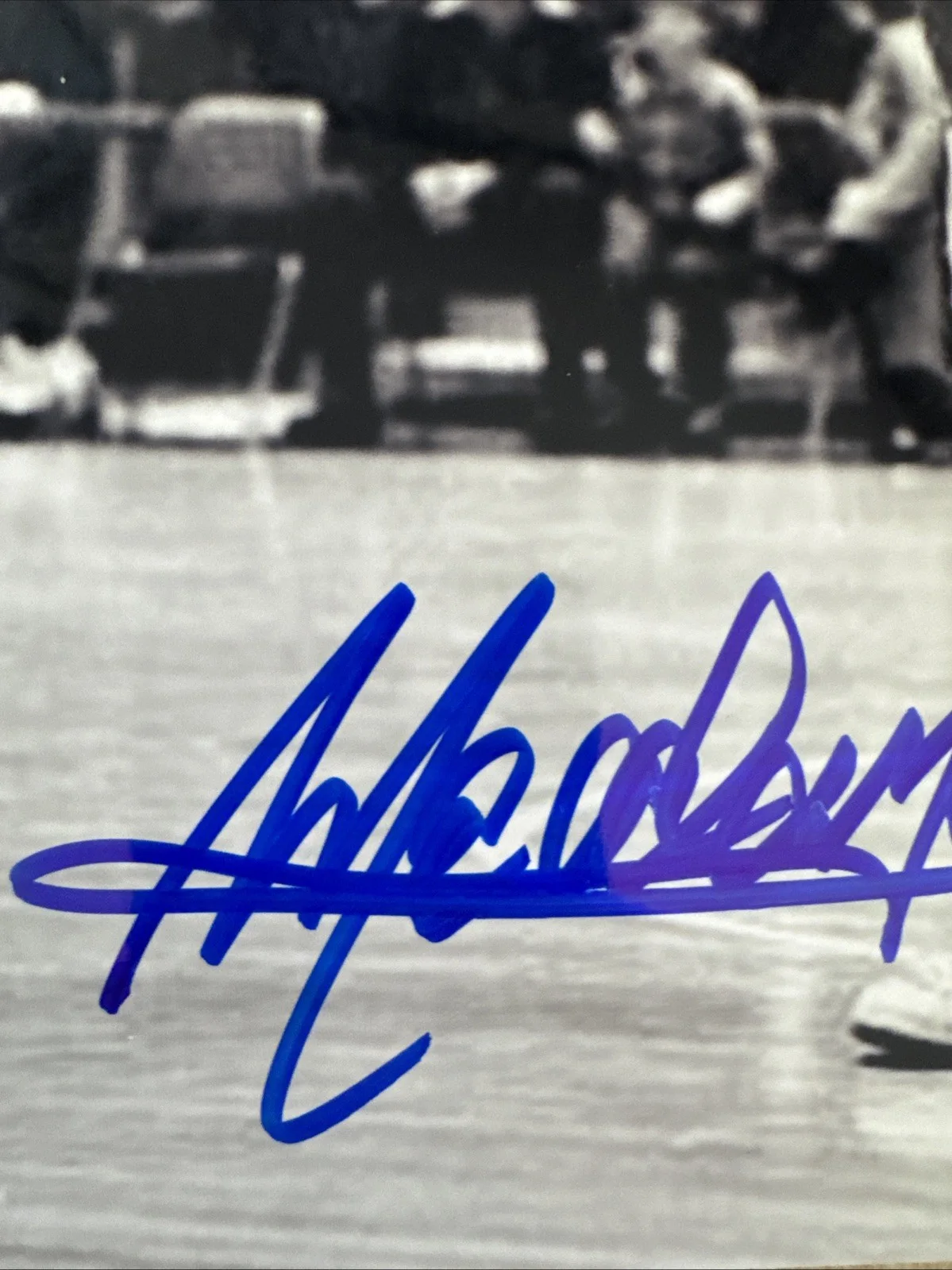 Meadowlark Lemon — MEADOWLARK LEMON HARLEM GLOBETROTTERS Signed AUTOGRAPHED 8X10 Photo JSA, изображение 3