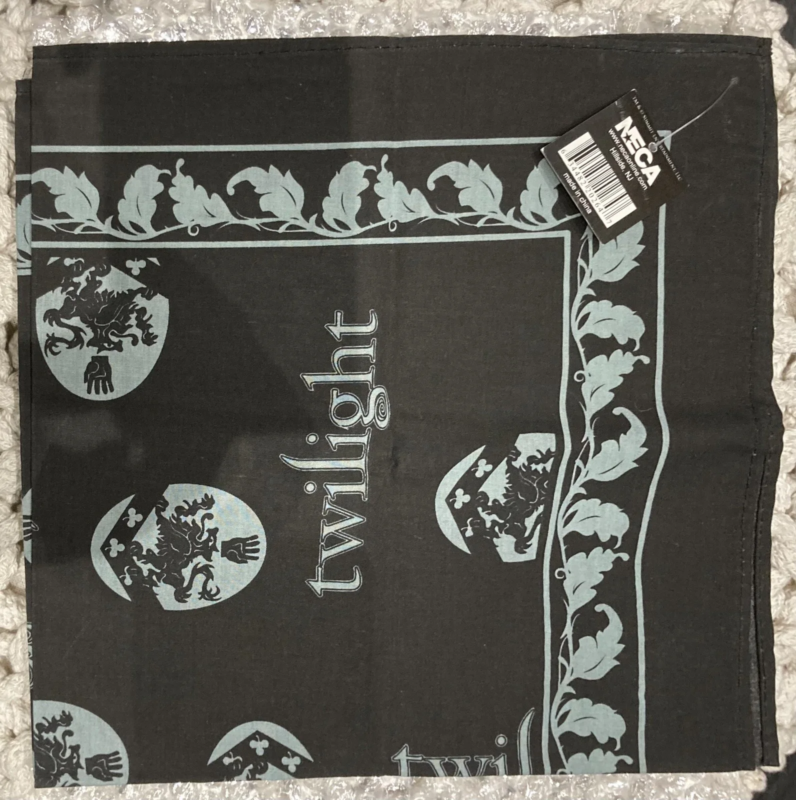 Twilight - Neca Bandana, Neca Pin Set & 3 x Bookmarks, image 2