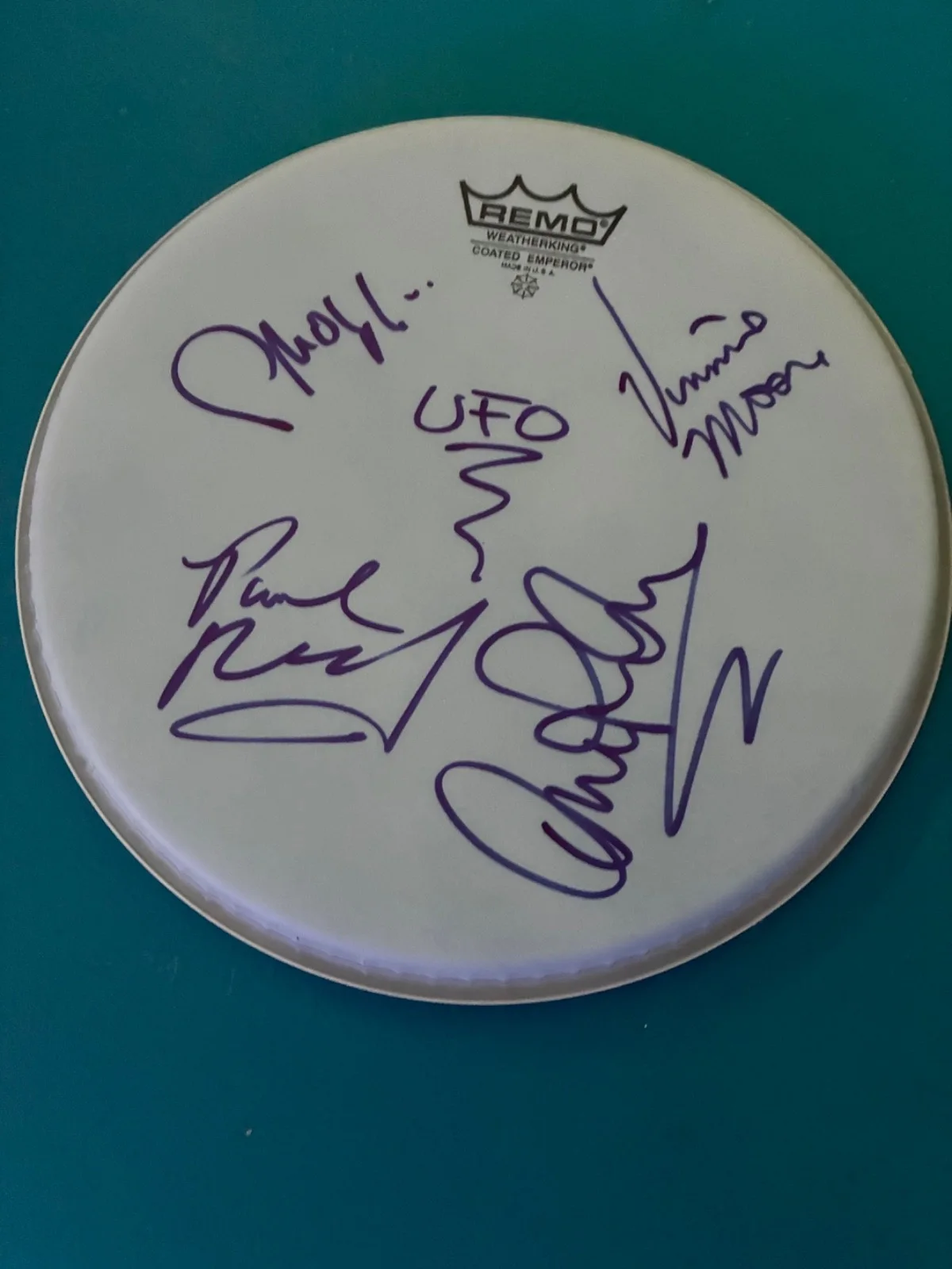 UFO Band Signed Drumhead by Phil Mogg,Andy Parker,Vinnie Moore and Paul Raymond, изображение 2