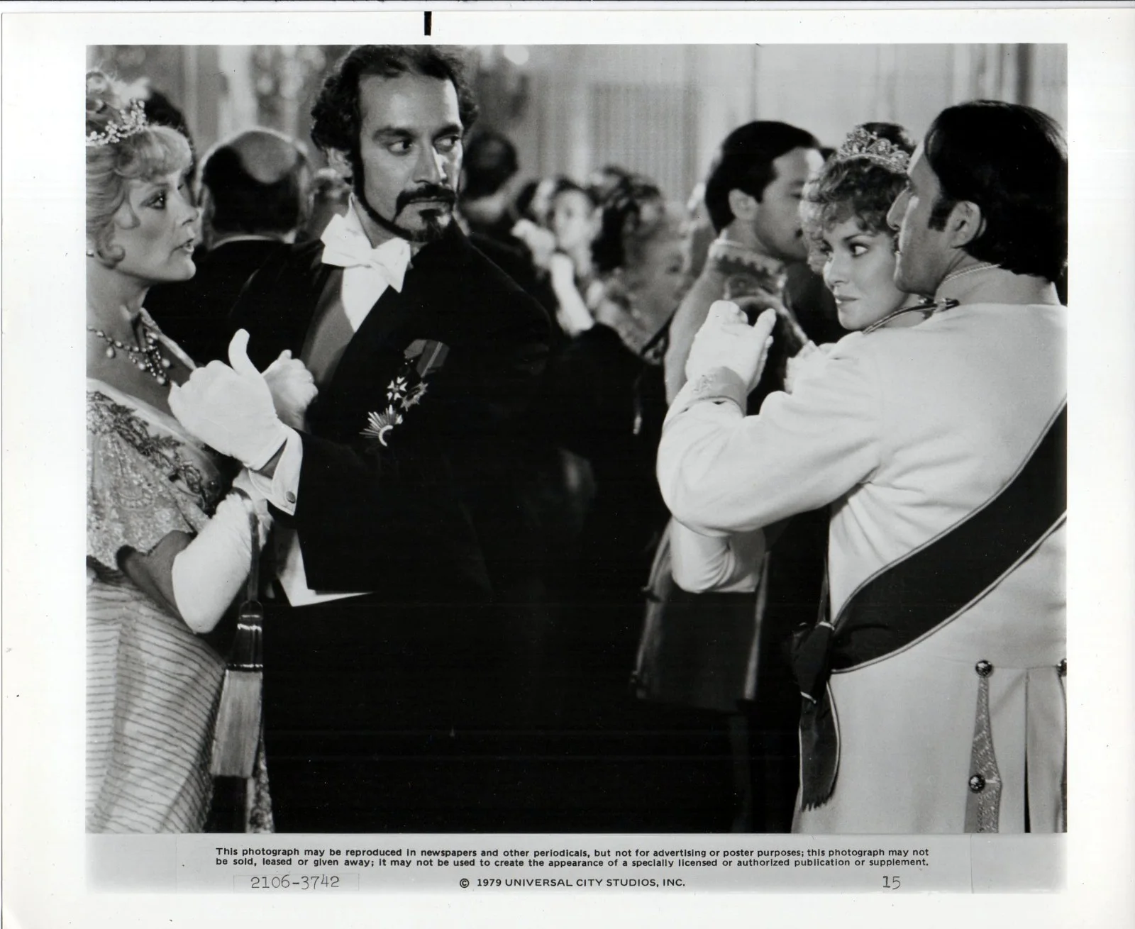 PRISONER OF ZENDA 1979 Peter Sellers, Elke Sommer, Lynne Frederick 9 10x8 STILLS, изображение 3
