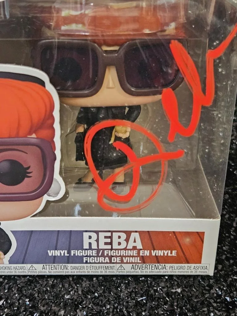 REBA MCENTIRE — REBA MCENTIRE HAND SIGNED AUTOGRAPHED FUNKO POP! REBA FIGURE SINGER STAR W/ COA, image 3