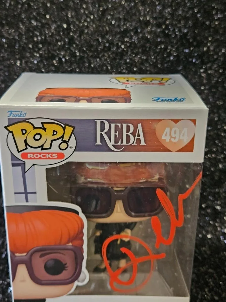 REBA MCENTIRE — REBA MCENTIRE HAND SIGNED AUTOGRAPHED FUNKO POP! REBA FIGURE SINGER STAR W/ COA, image 4