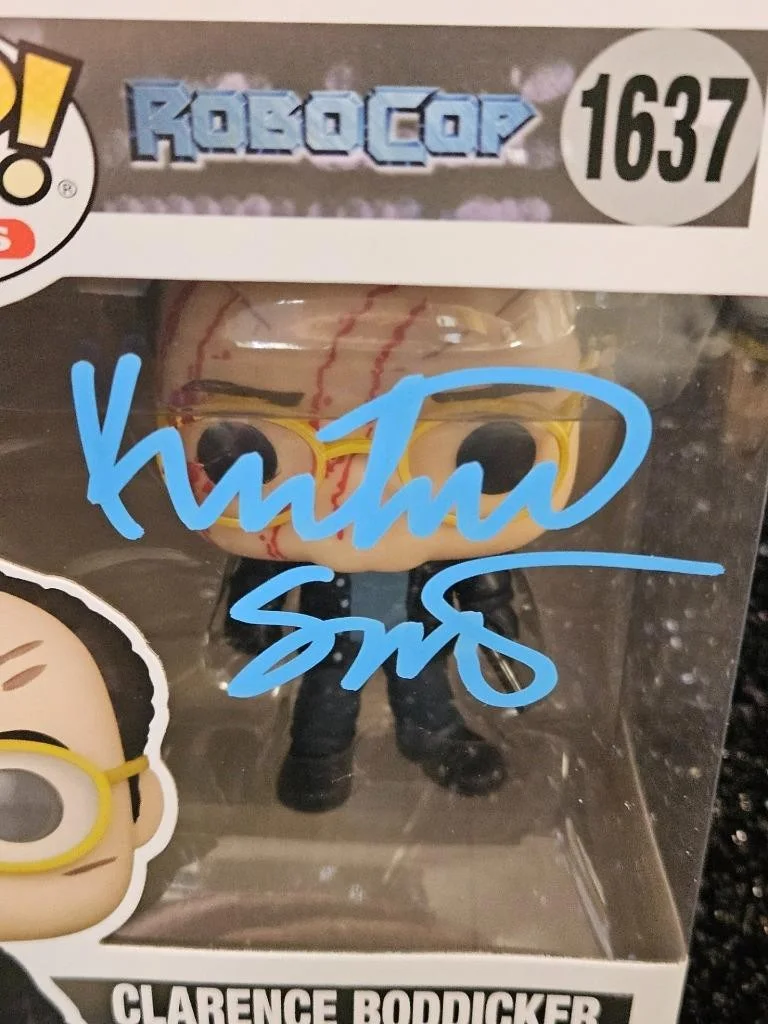 KURTWOOD SMITH — KURTWOOD SMITH HAND SIGNED AUTOGRAPHED FUNKO POP! 1637 ROBOCOP BODDICKER W/ COA, image 2