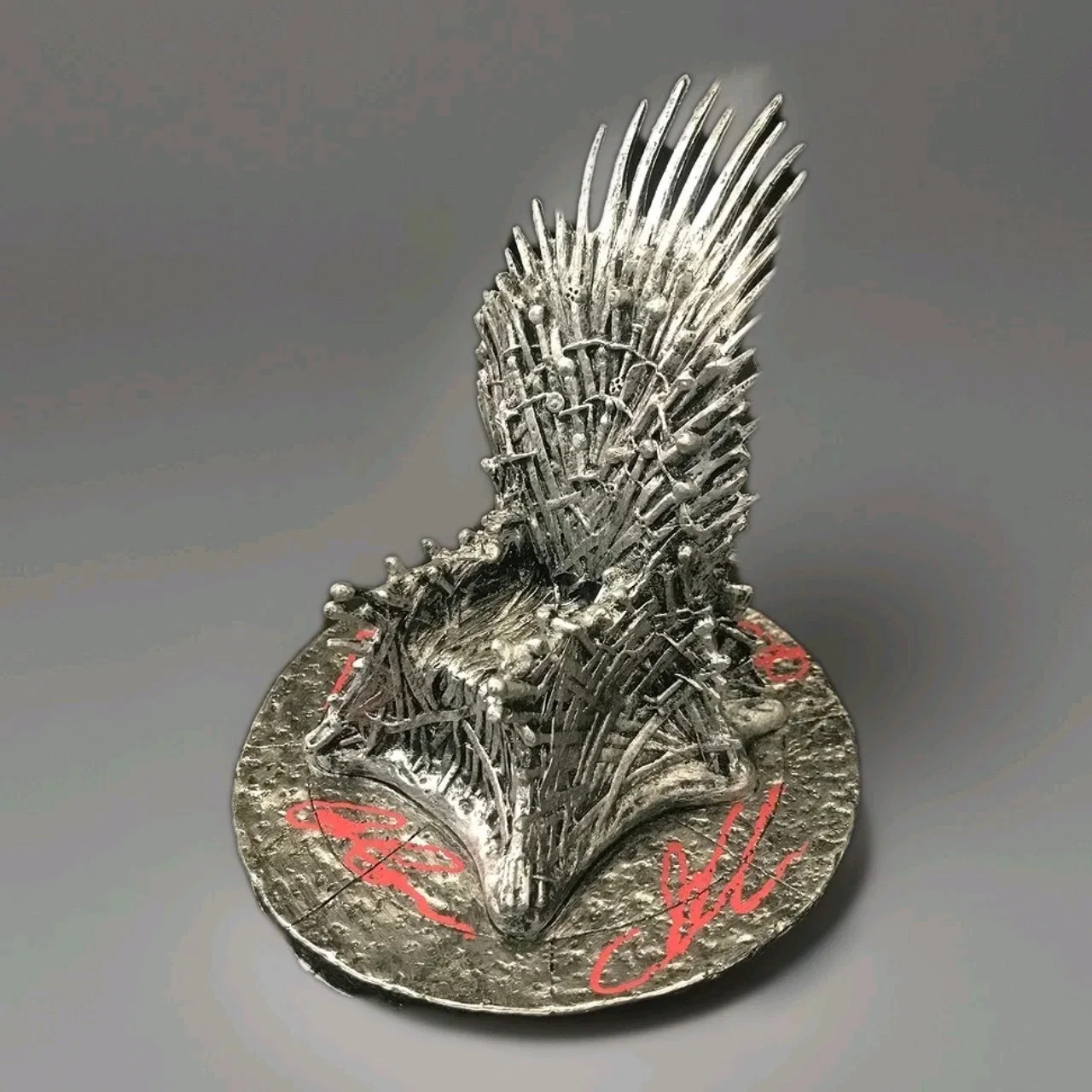 Harrington, Mamoa, Dinklage, Clarke — SIGNED Game Of Thrones Iron Throne Prop Mamoa Clarke Harrington Dinklage w COA