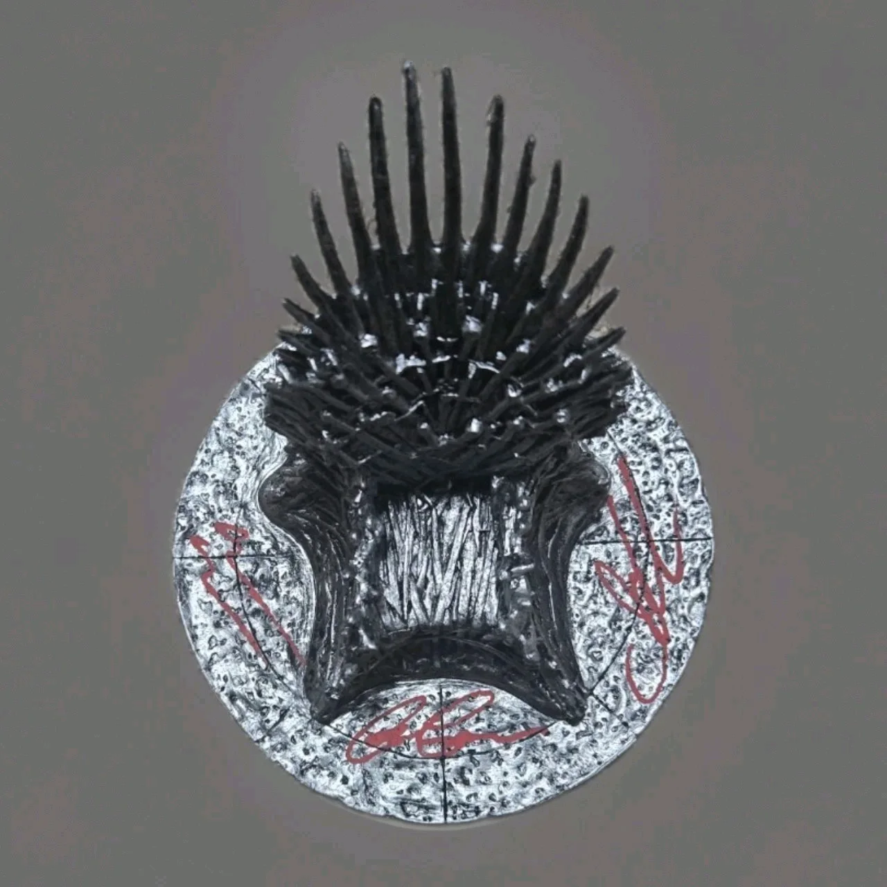 Harrington, Mamoa, Dinklage, Clarke — SIGNED Game Of Thrones Iron Throne Prop Mamoa Clarke Harrington Dinklage w COA, image 3
