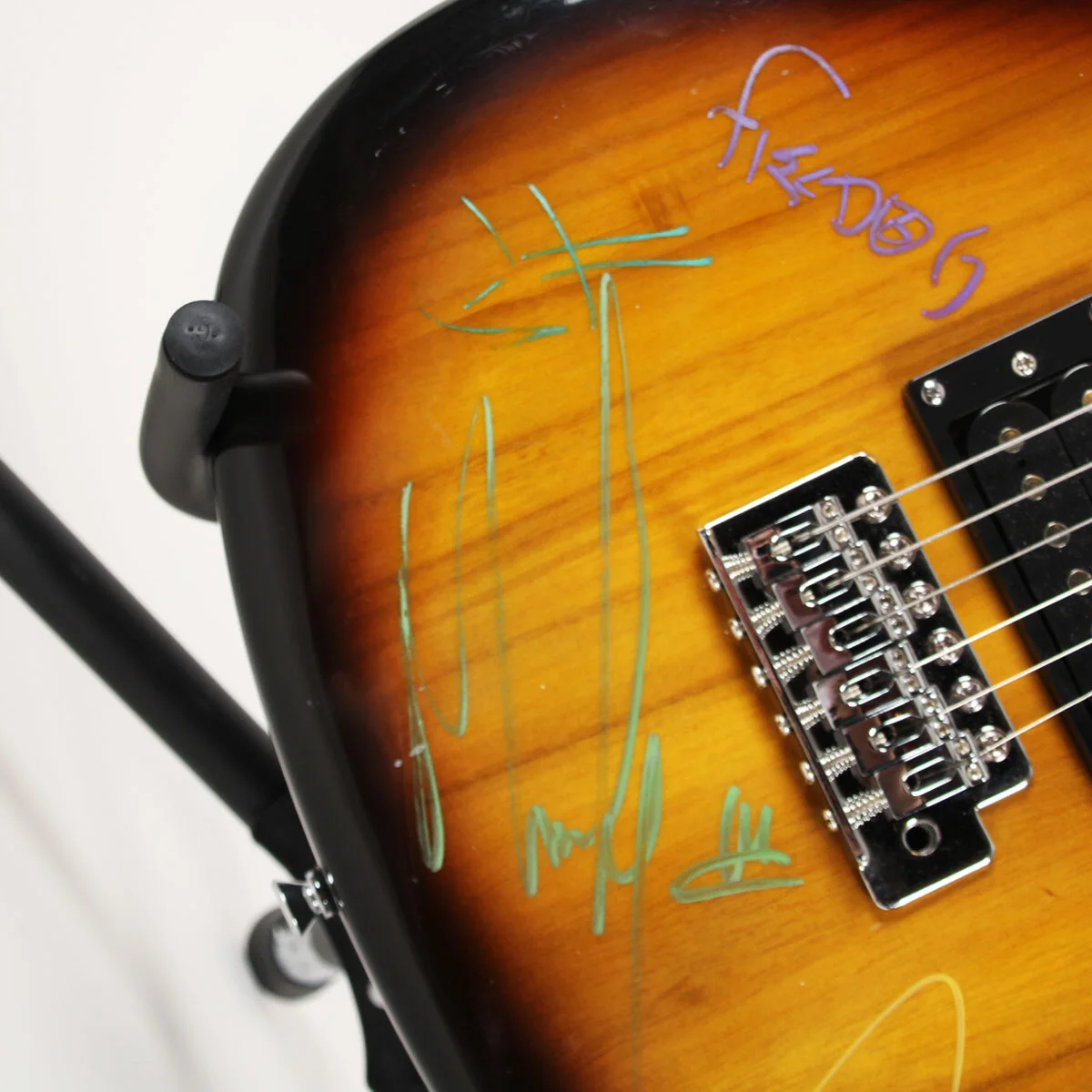 Korn Band Signed Guitar Viper Electric BGuitars GE93 (3) Jonathan Davis, Jame..., изображение 3