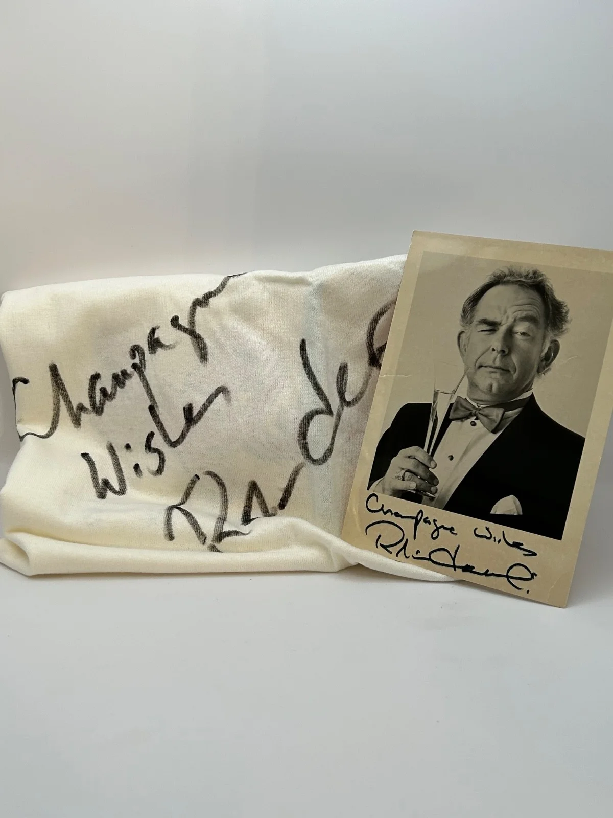 robin leach autograped picture and shirt, image 3