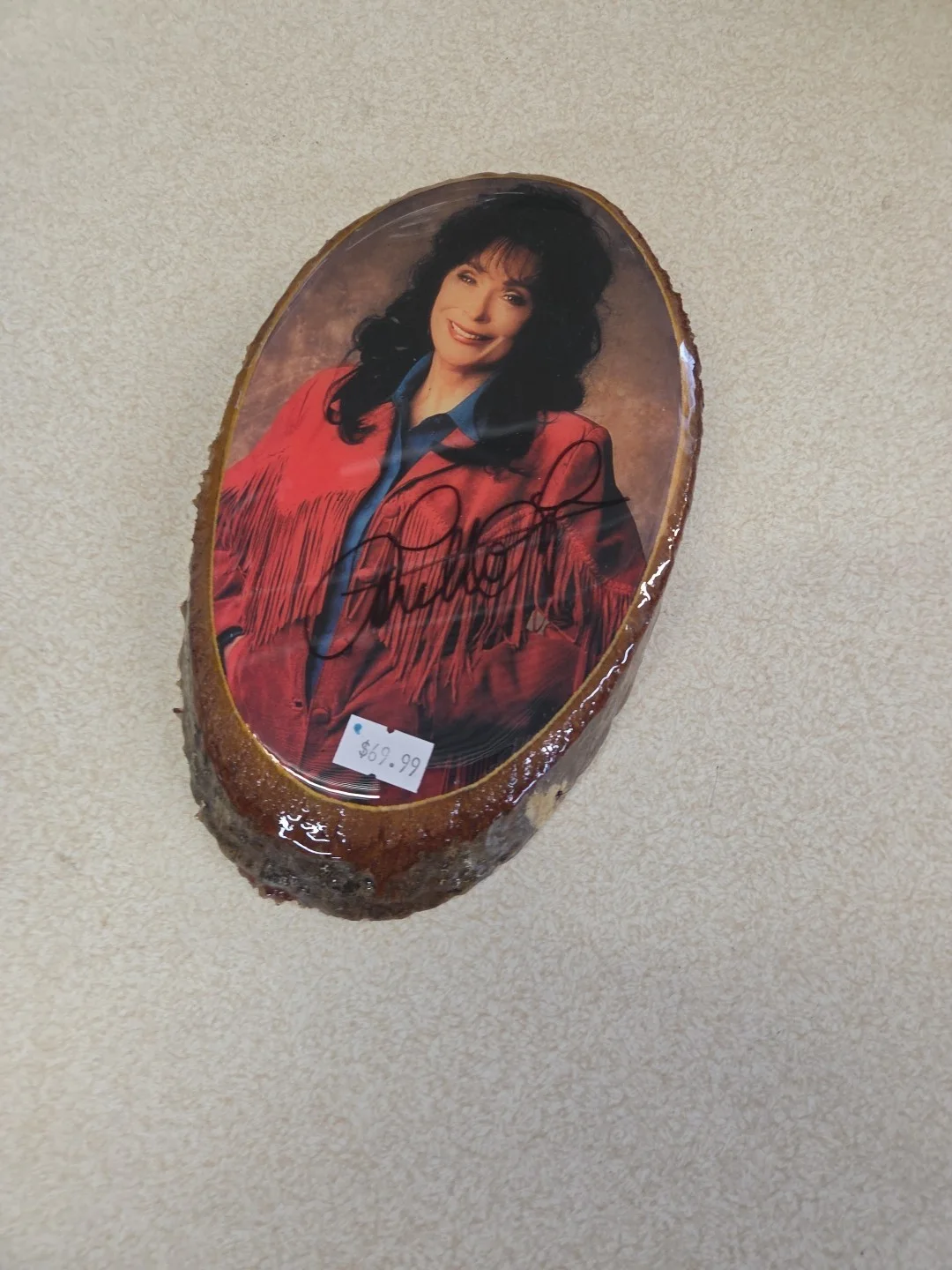 LORETTA LYNN AUTOGRAPHED WALL PLAQUE. COA PROVIDED., image 2