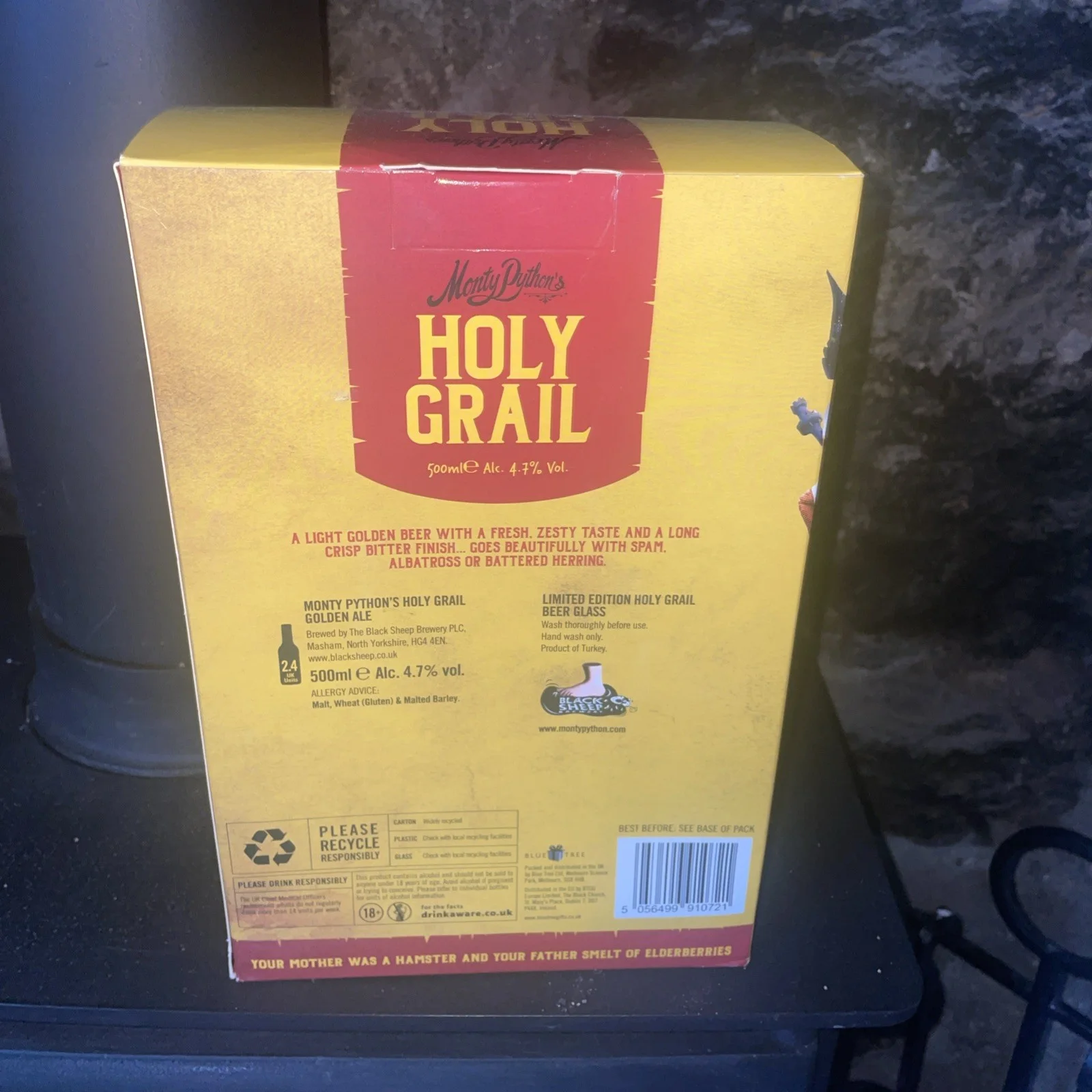 Monty Pythons Holy Grail Golden Ale Collectabl Beer Bottle Glass alcohol emptied, изображение 4