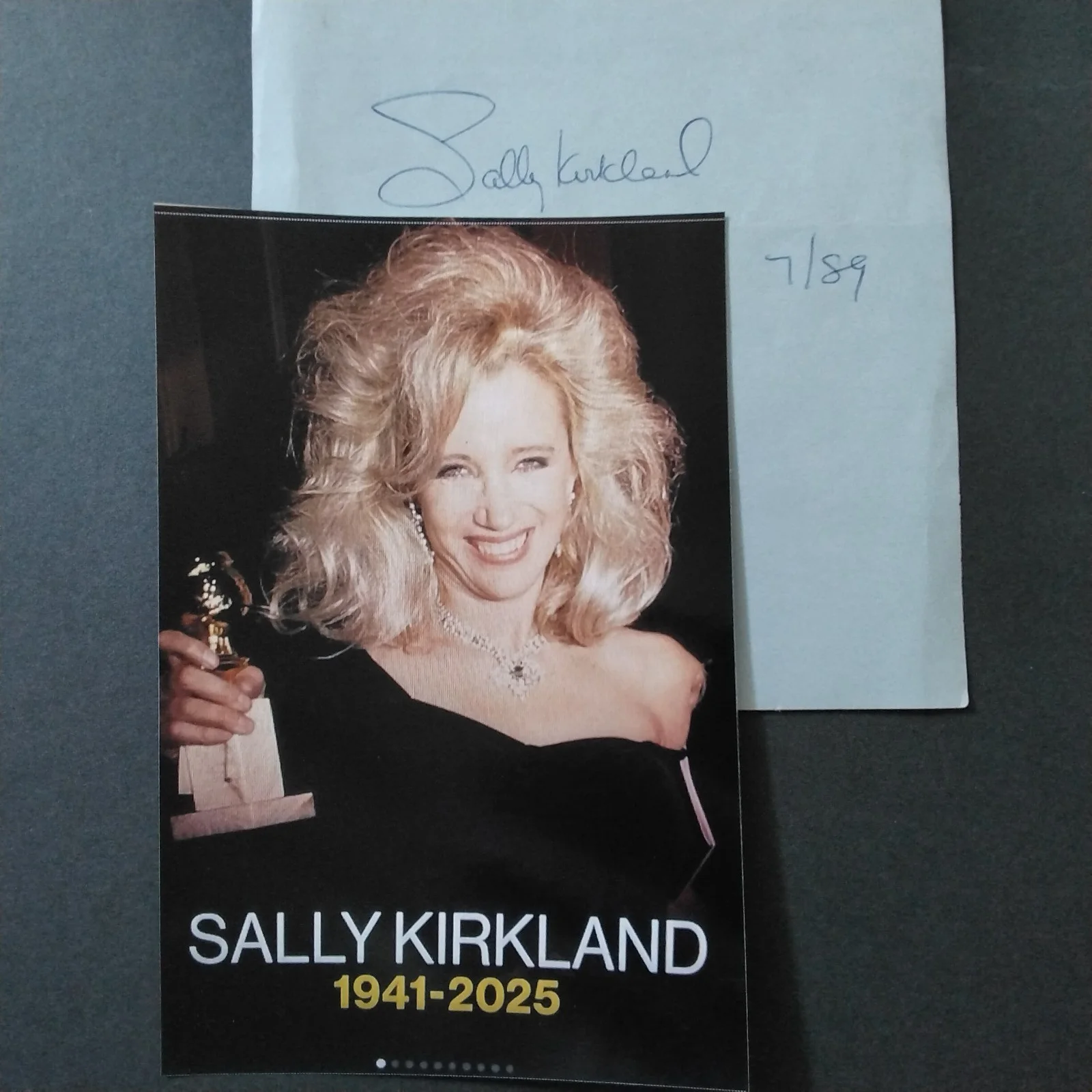 Sally Kirkland SIGNED 1989 Page Photo TV Film Actress Anna Way We Were The Sting, изображение 2