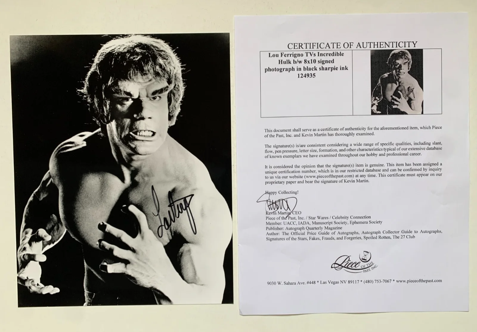 Lou Ferrigno — LOU FERRIGNO "Hulk" signed B&W photo, with COA, 8x10, изображение 3