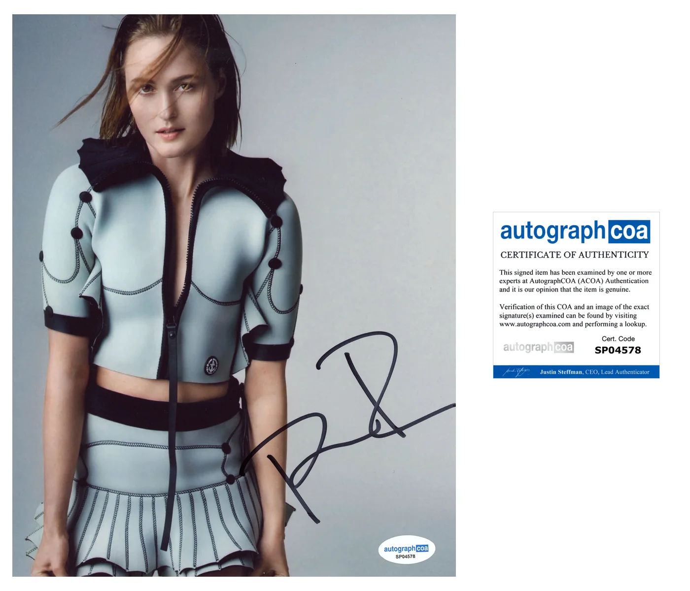 Renate Reinsve Sexy Autographed Signed 8x10 Photo ACOA, изображение 2