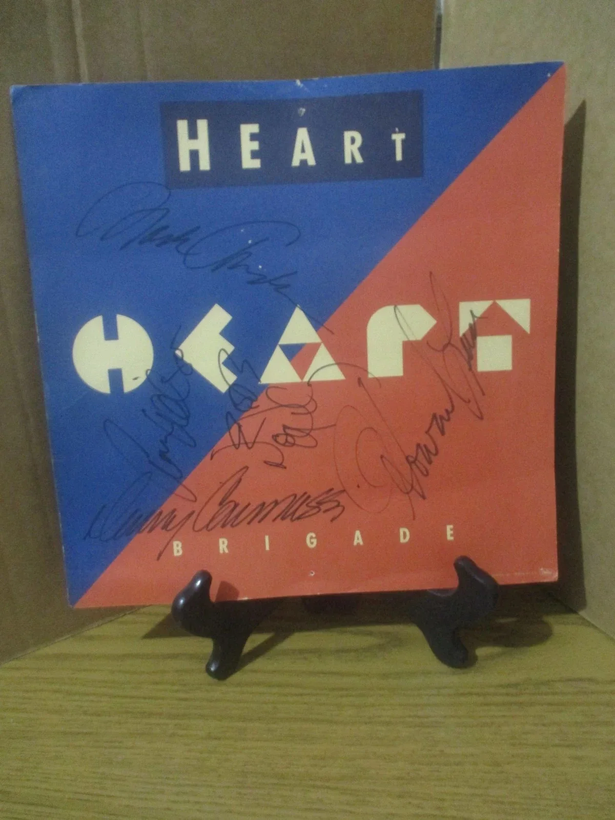 HEART AUTHENTIC AUTOGRAPHED/SIGNED HEART BRIGADE ALBUM FLAT ANN & NANCY WILSON +, image 2