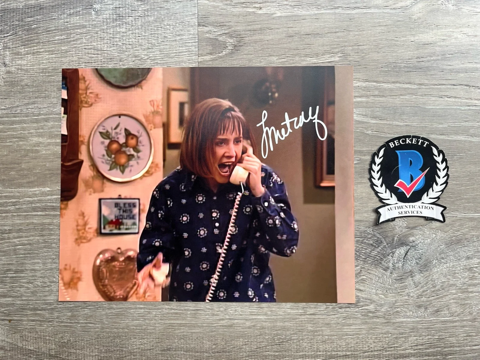 Laurie Metcalf — Laurie Metcalf Signed Roseanne 8x10 Photo Beckett COA Aunt Jackie