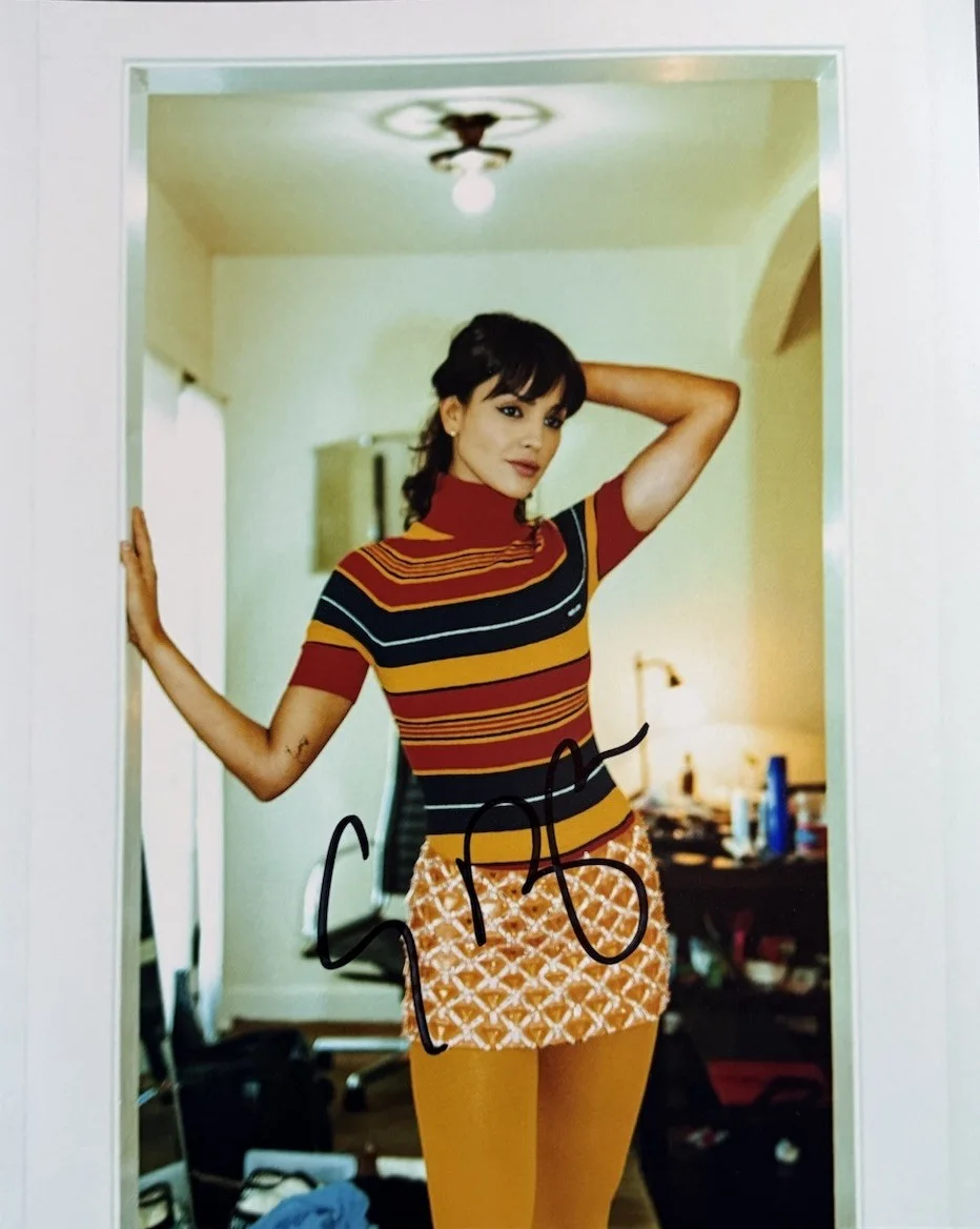 Eiza Gonzalez — EIZA GONZALEZ SIGNED 8x10 PHOTO MODEL ACTRESS AUTOGRAPH AUTHENTIC COA