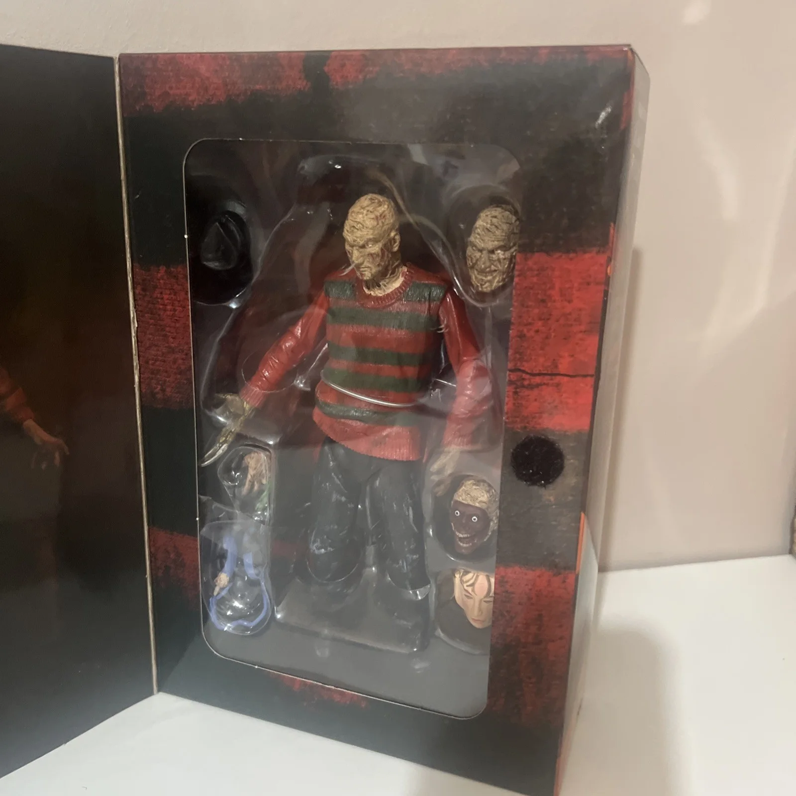 NECA a Nightmare On Elm Street Freddy Krueger Action Figure, изображение 3