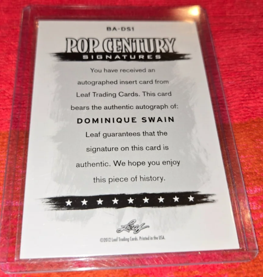 DOMINIQUE SWAIN — 2012 LEAF POP CENTURY AUTOGRAPHED CARD OF DOMINIQUE SWAIN SIGNED CARD CLEAN!, изображение 2