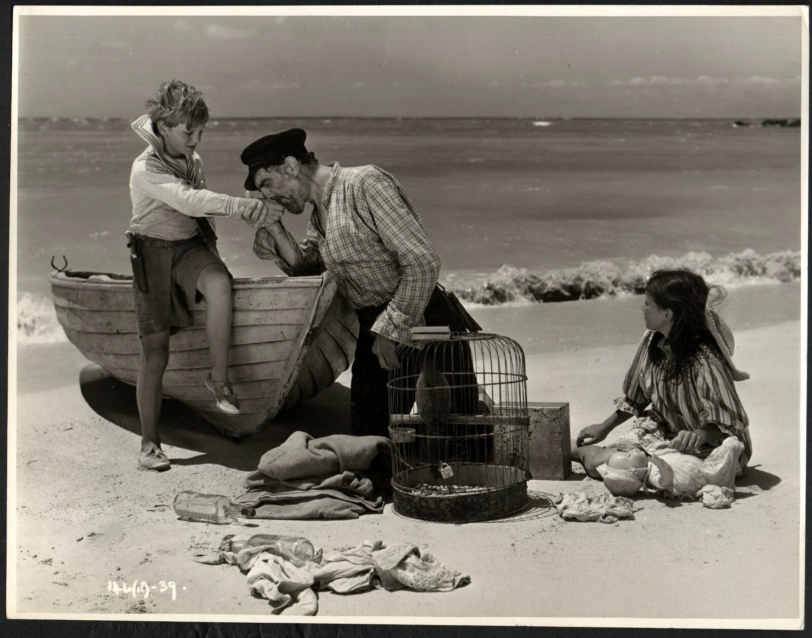 BLUE LAGOON 1949 Jean Simmons, Donald Houston, Noel Purcell 3 STILLS, image 2
