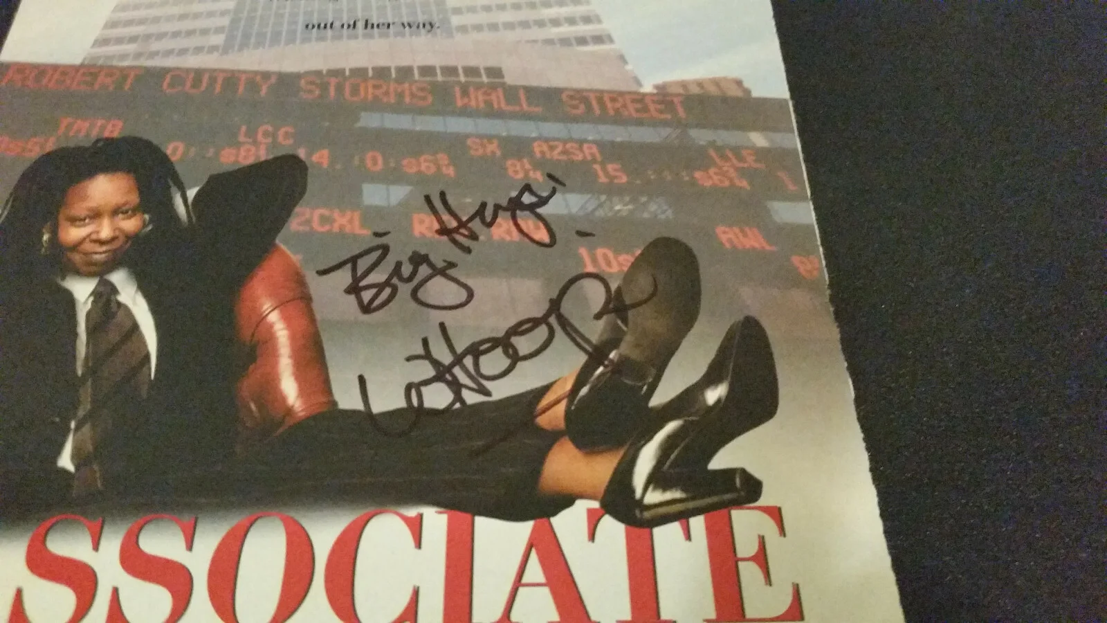 Anjelica Huston — Whoopi Goldberg Autographed Color magazine picture Guaranteed 2 Pass Actress, изображение 2