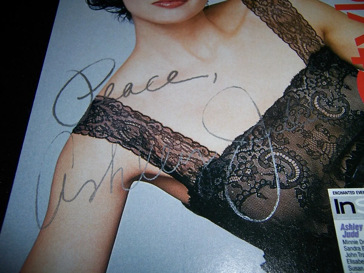 Ashley Judd — Ashley Judd Autographed Color magazine picture Guaranteed 2 Pass Actress Singer, изображение 2