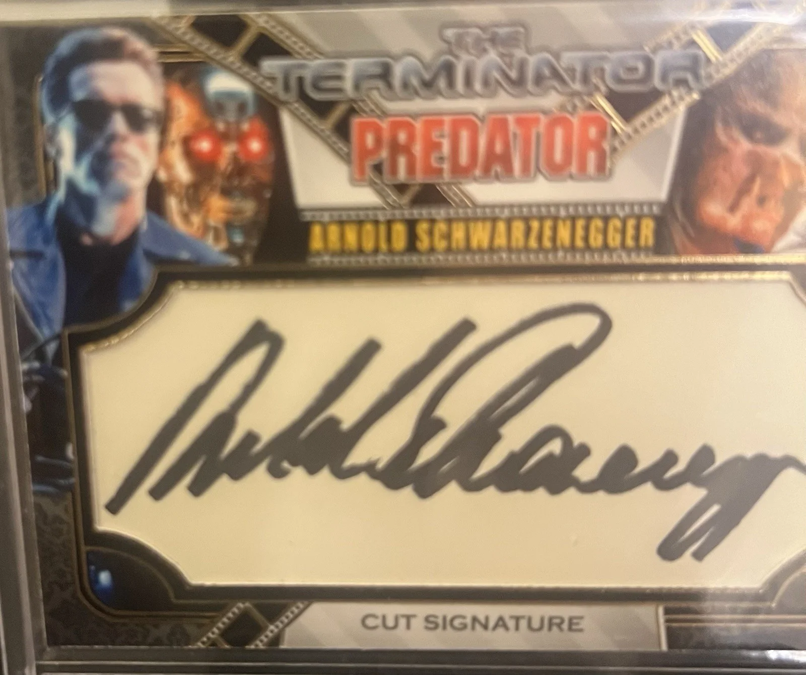 Arnold Schwarzenegger — ARNOLD SCHWARZENEGGER SIGNED THE TERMINATOR & PREDATOR CUT AUTO AUTHENTIC CARD, image 2