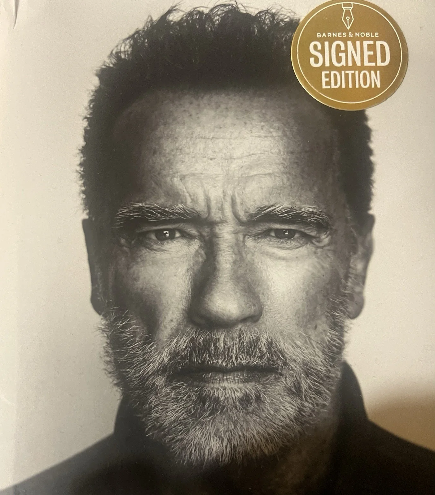 Arnold Schwarzenegger — ARNOLD SCHWARZENEGGER SIGNED THE TERMINATOR & PREDATOR CUT AUTO AUTHENTIC CARD, image 5