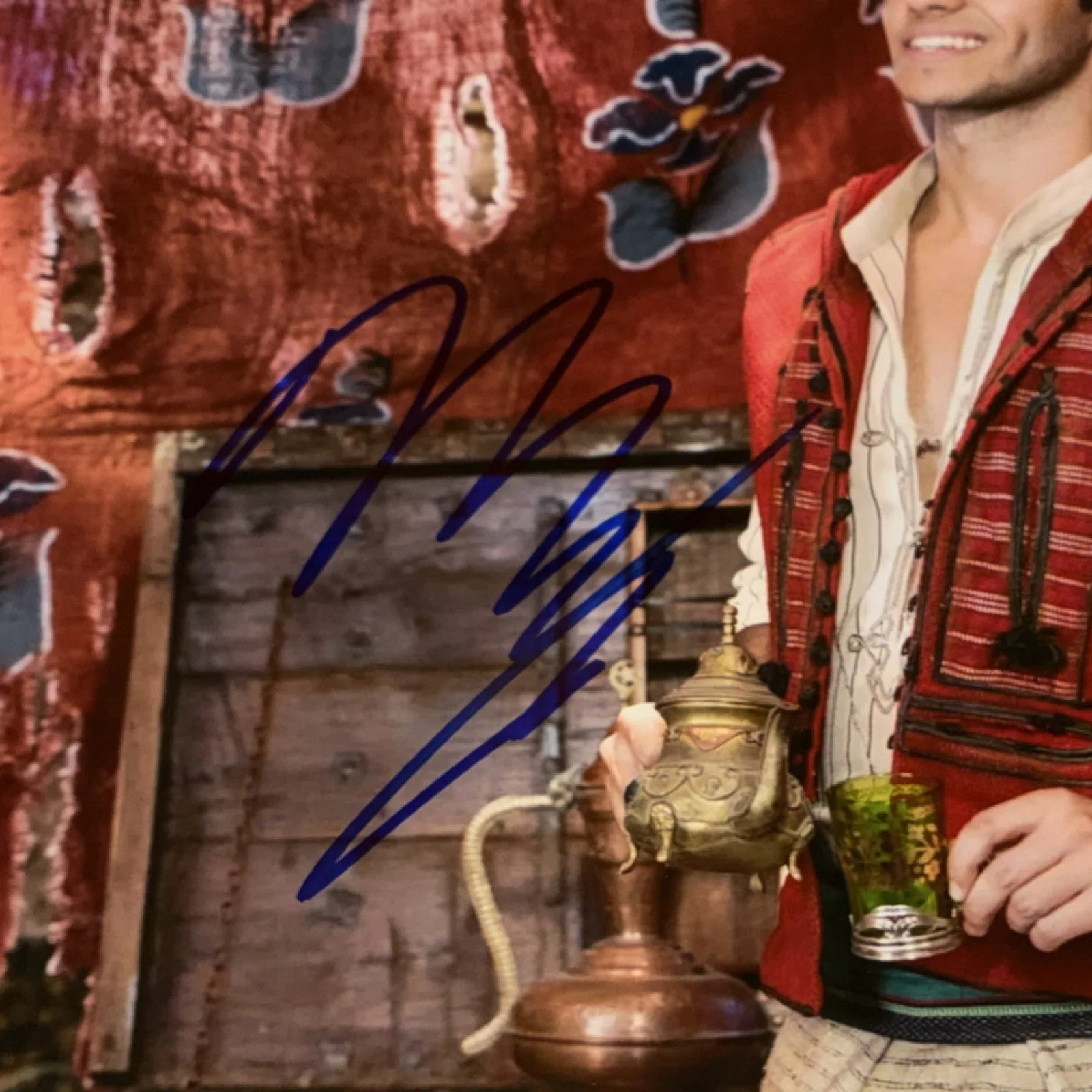 Mena Massoud Aladdin Movie Actor Disney Autographed 8x10 Signed w proof pic, изображение 2