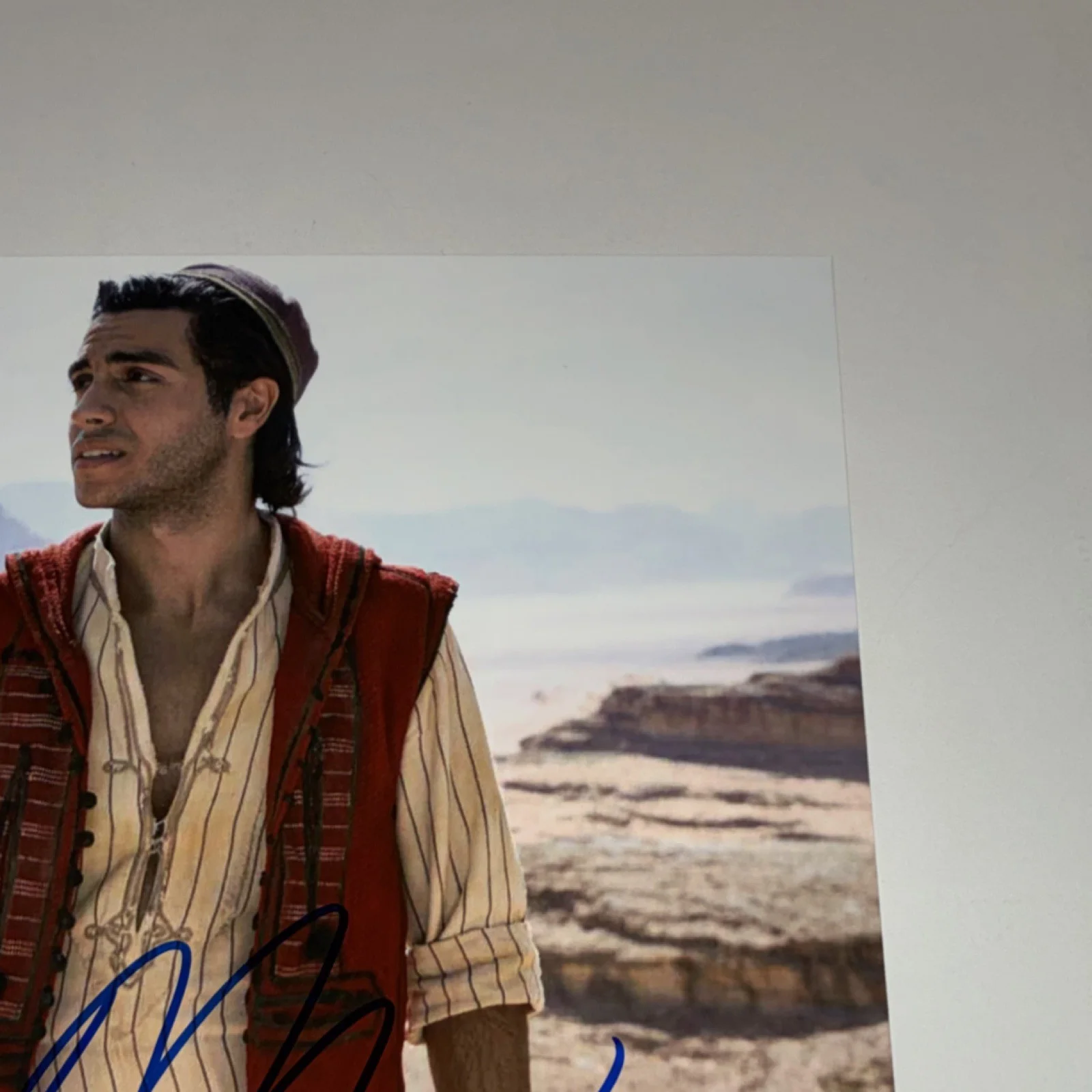 Mena Massoud Aladdin Movie Actor Autographed 8x10 Signed ( Proof Picture), image 4