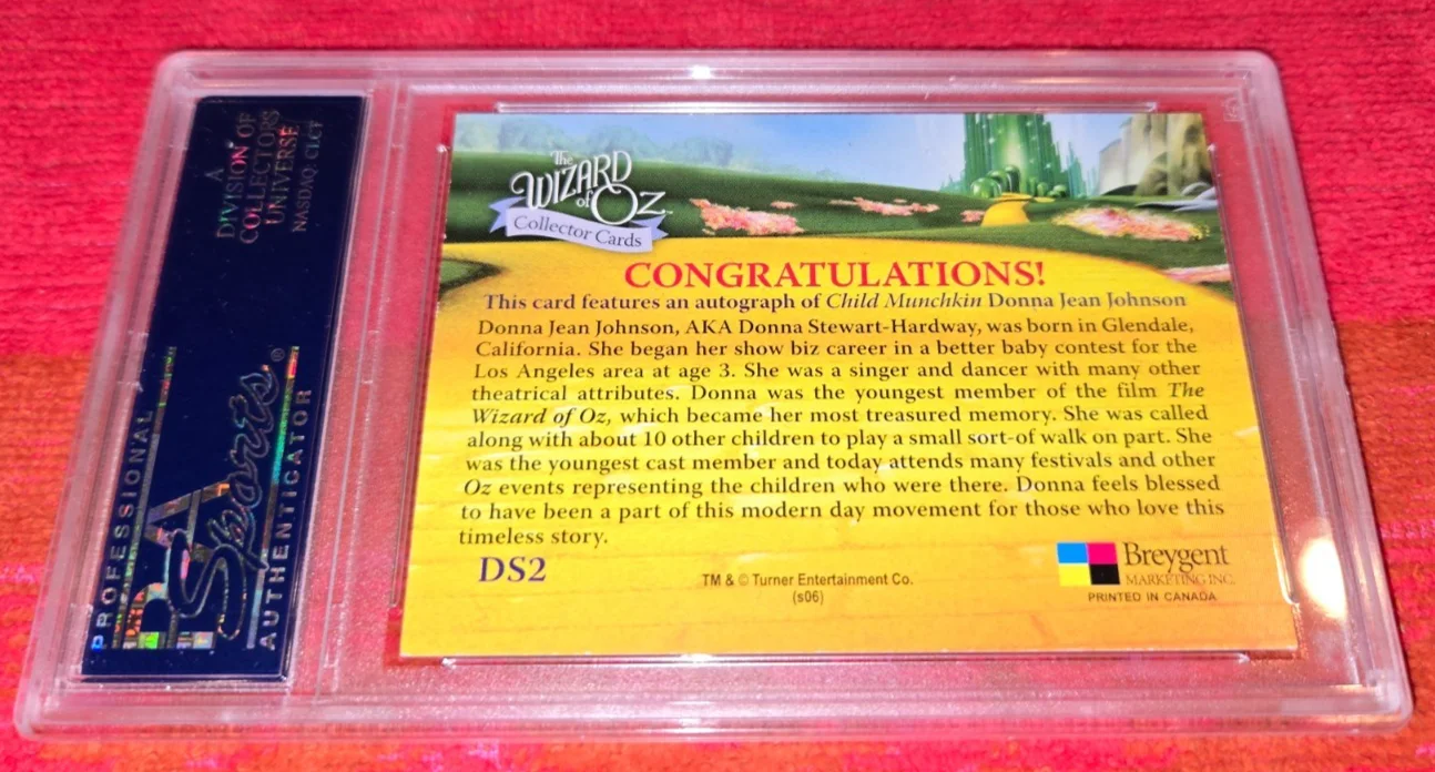 DONNA JEAN JOHNSON — BREYGENT WIZARD OF OZ AUTO CARD OF DONNA JEAN JOHNSON MUNCHKIN SLABBED PSA / DNA, изображение 2